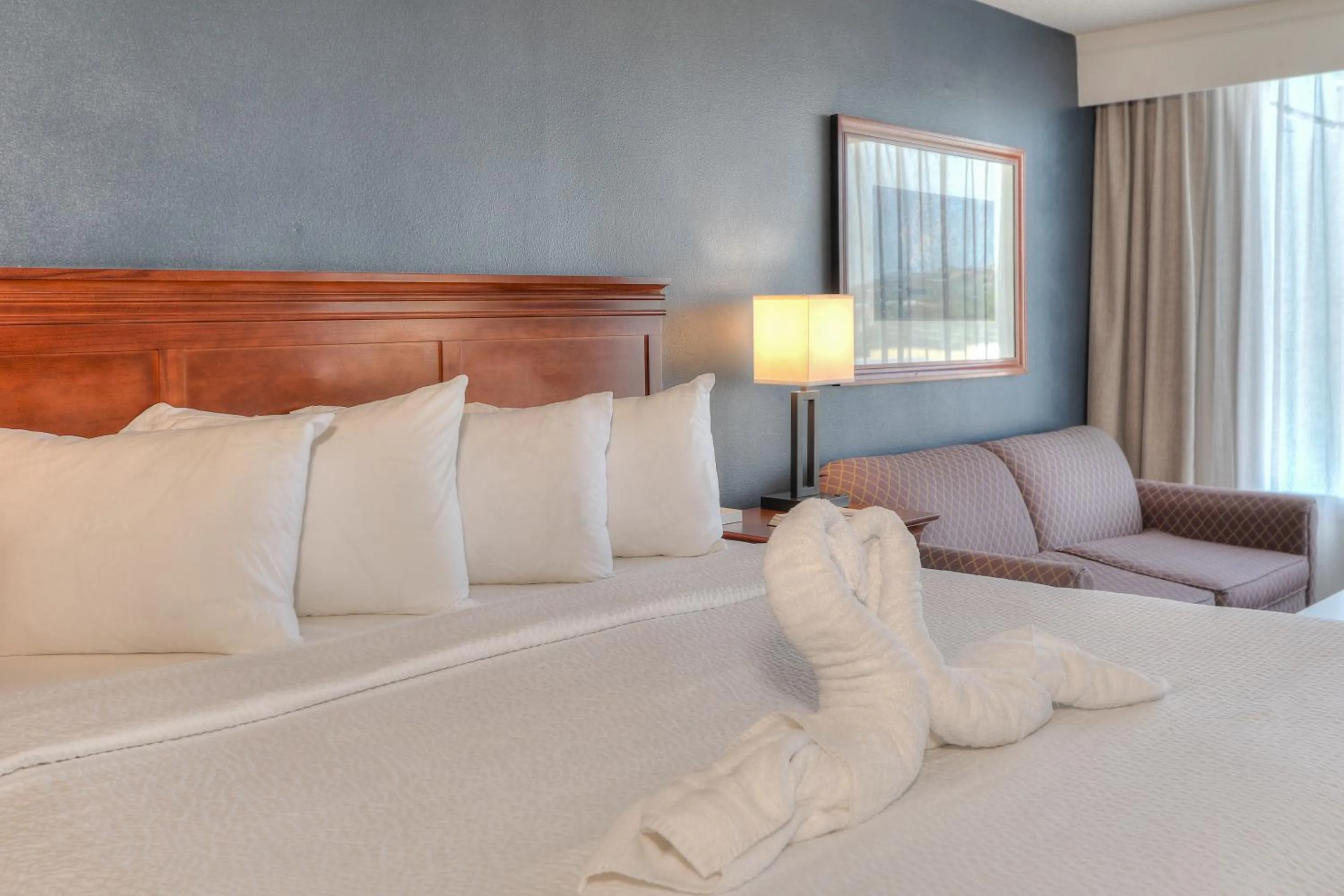 Bed in The Ramsey Hotel and Convention Center Pigeon Forge