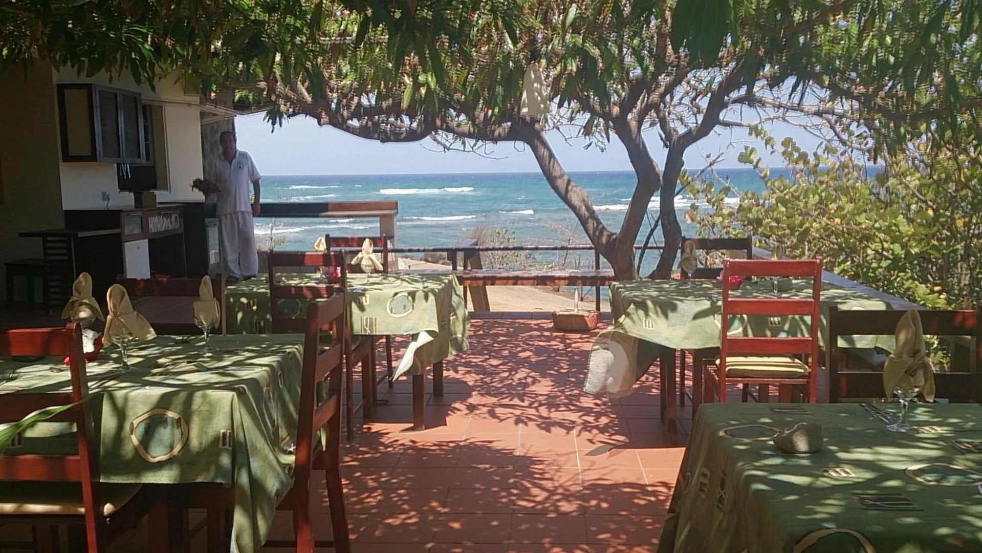 Restaurant/places to eat in Cabier Ocean Lodge