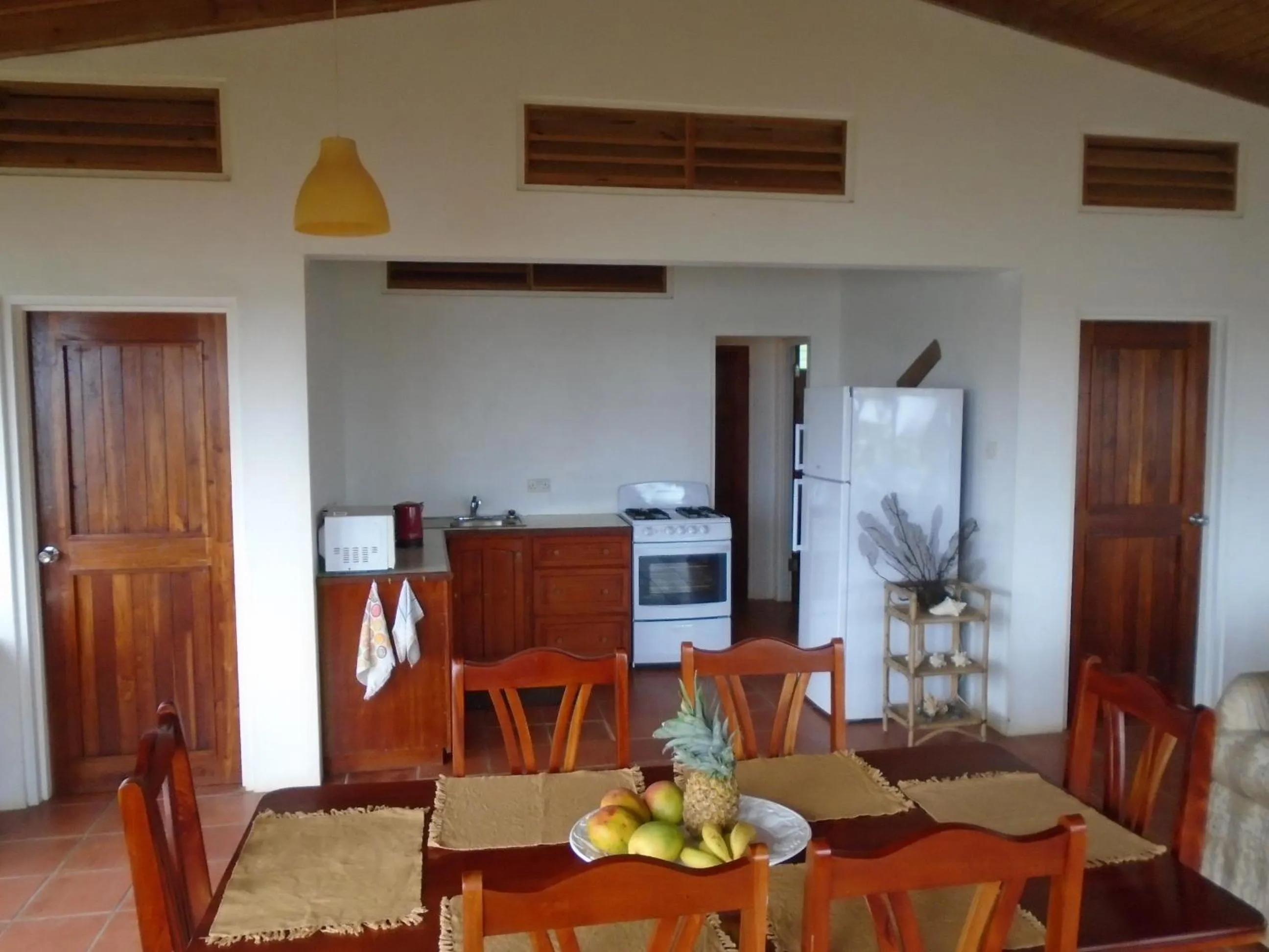 Photo of the whole room in Cabier Ocean Lodge