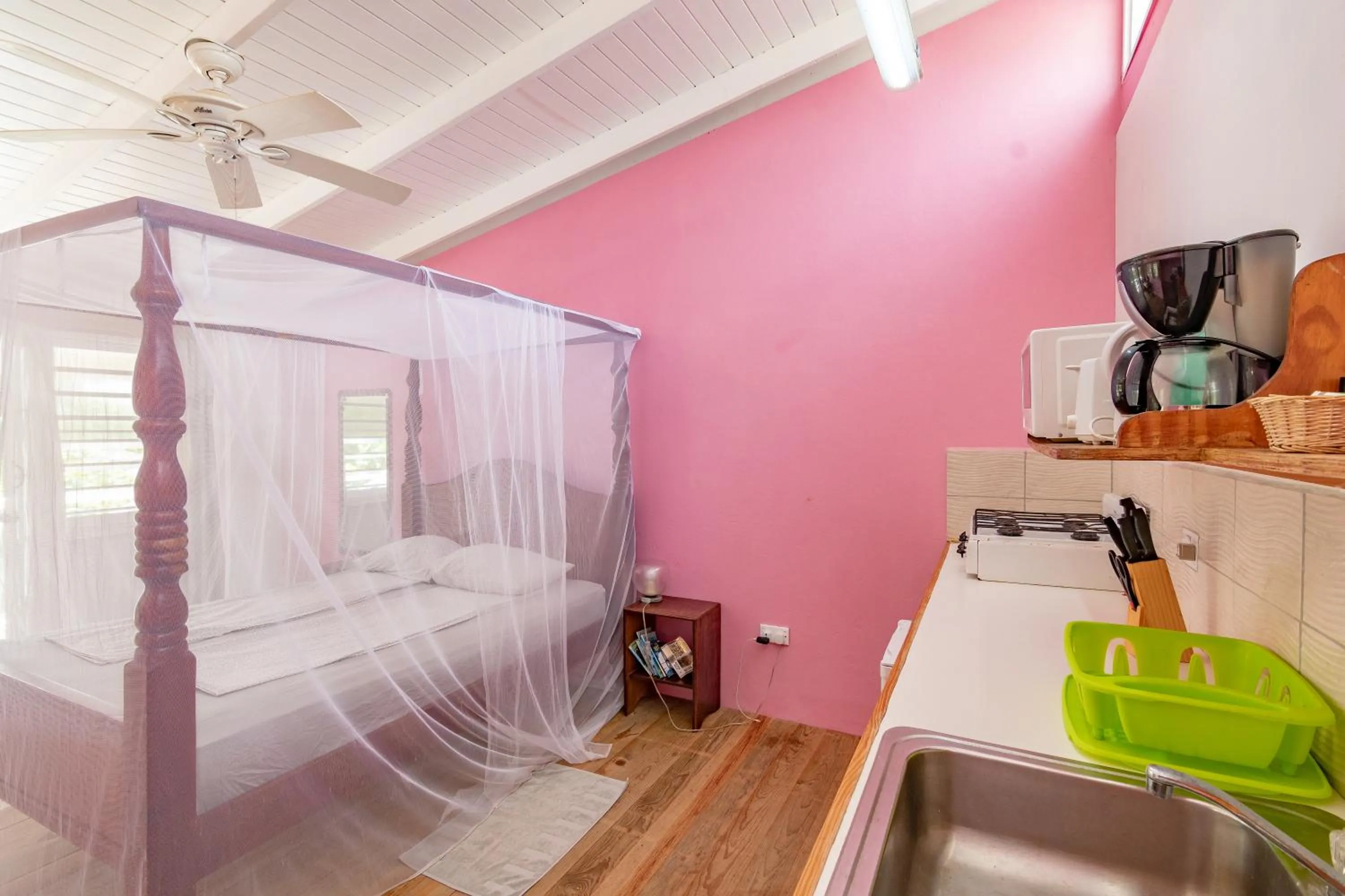 Photo of the whole room in Cabier Ocean Lodge