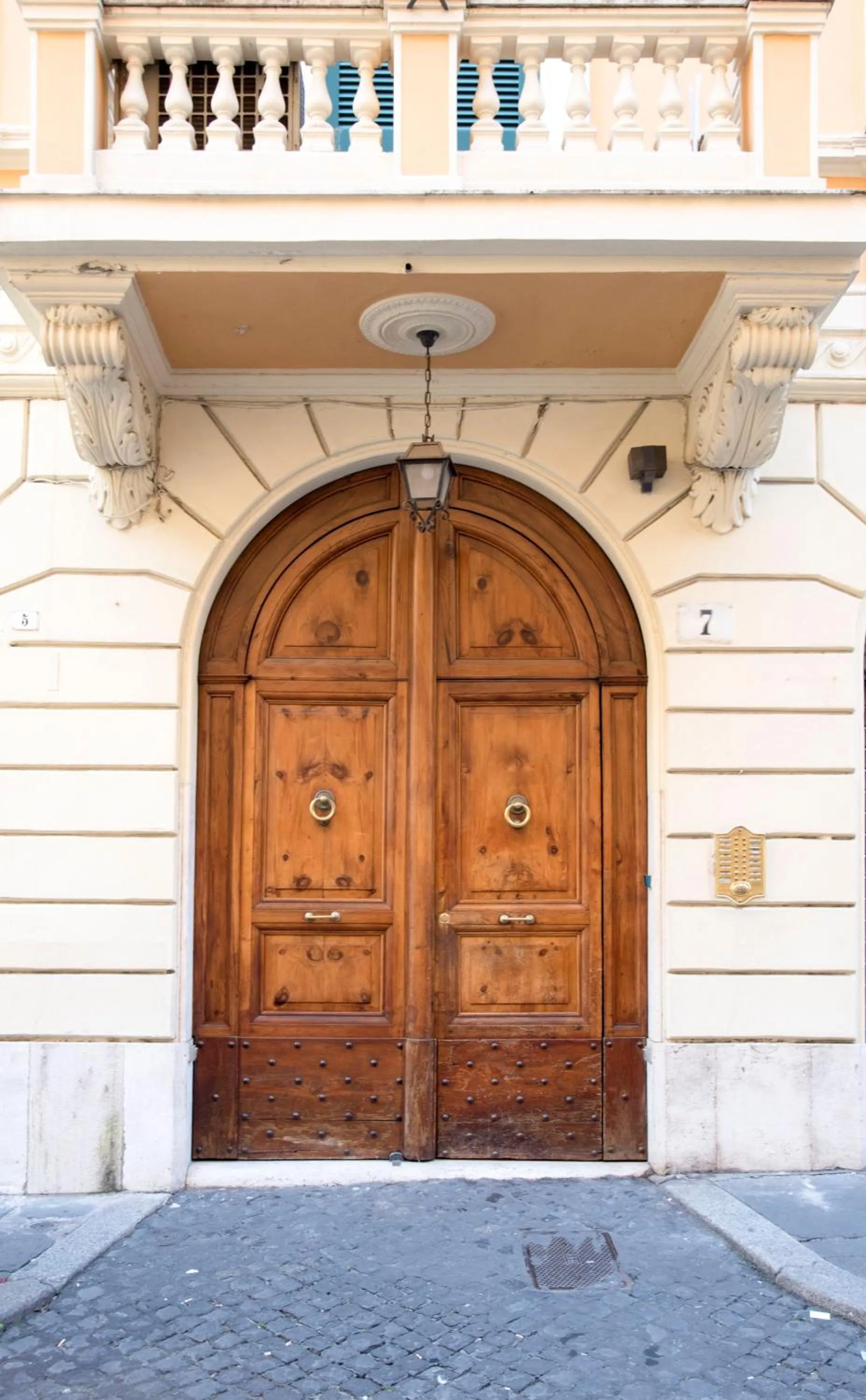 Facade/entrance in Domus RomAntica