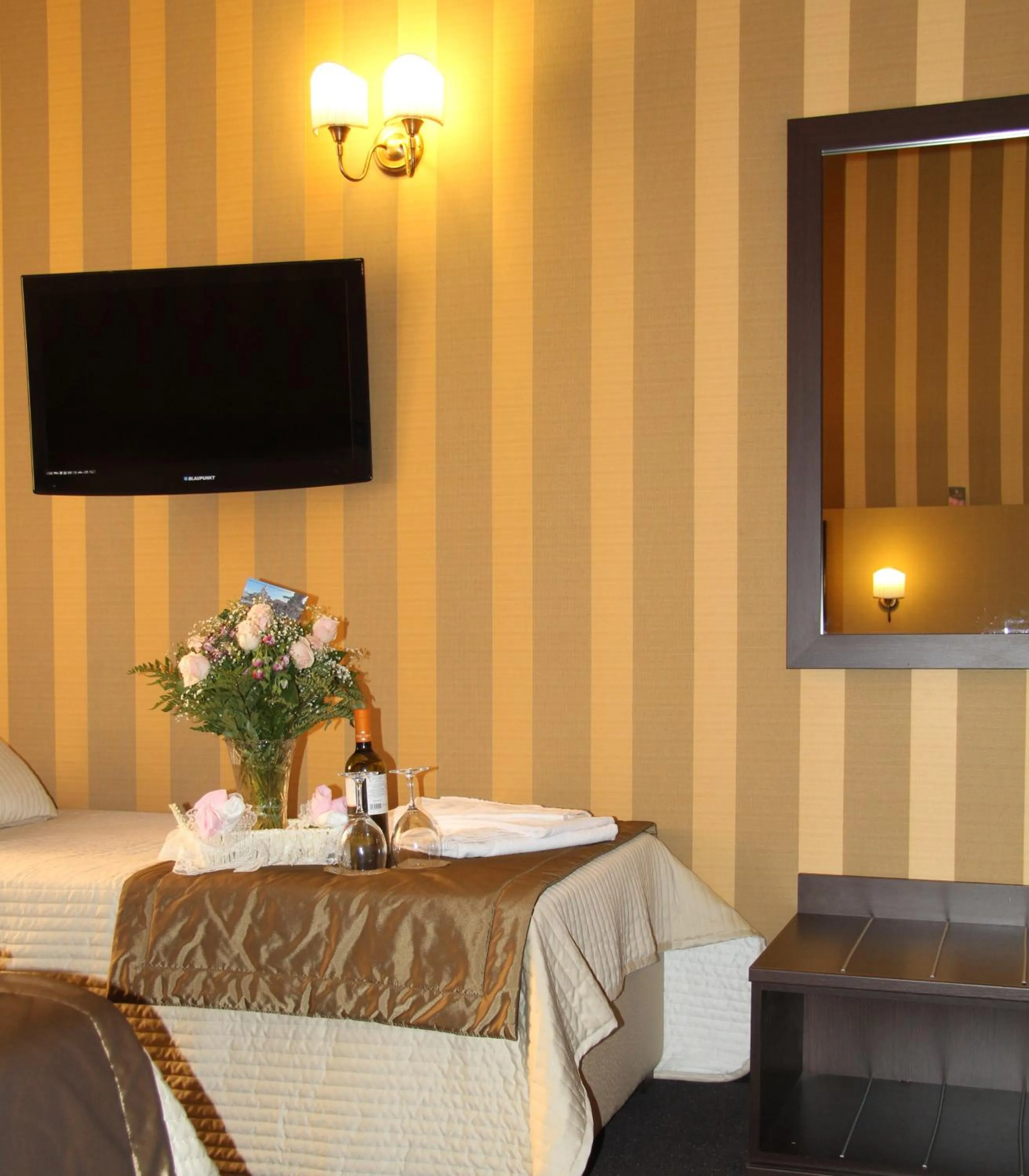 TV and multimedia, Bed in Domus RomAntica