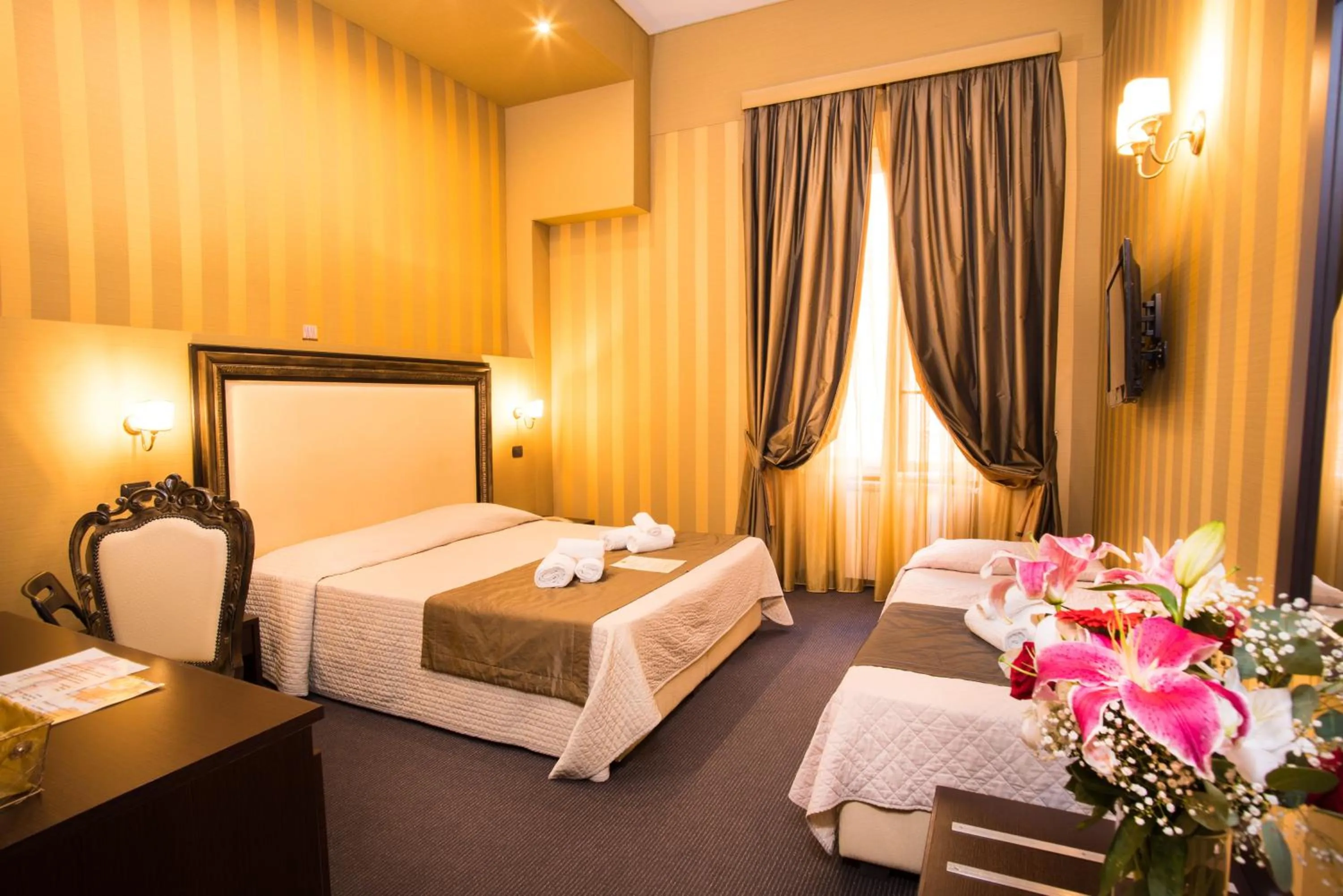 Photo of the whole room, Bed in Domus RomAntica