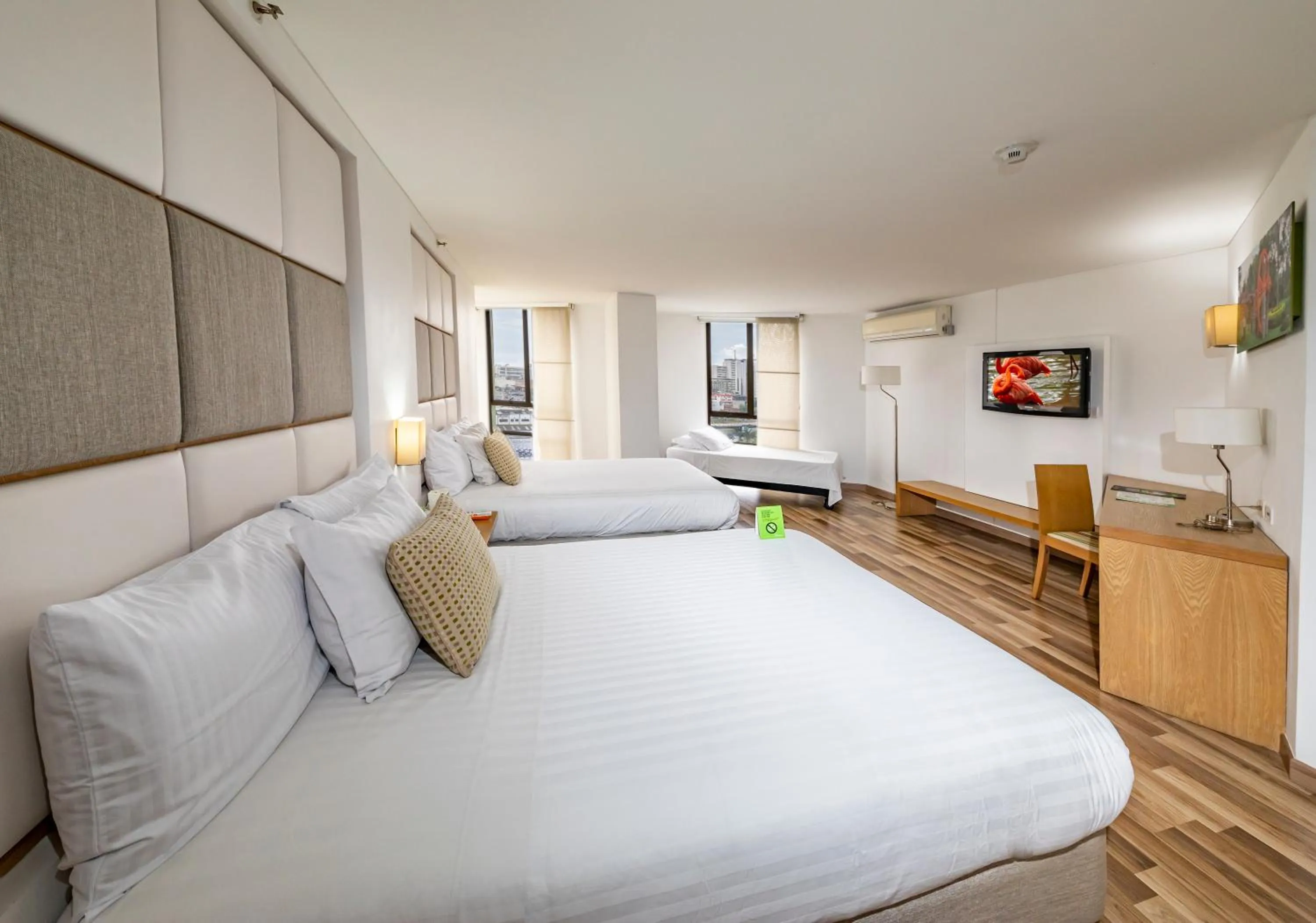 Photo of the whole room in Hotel Cosmos Cali