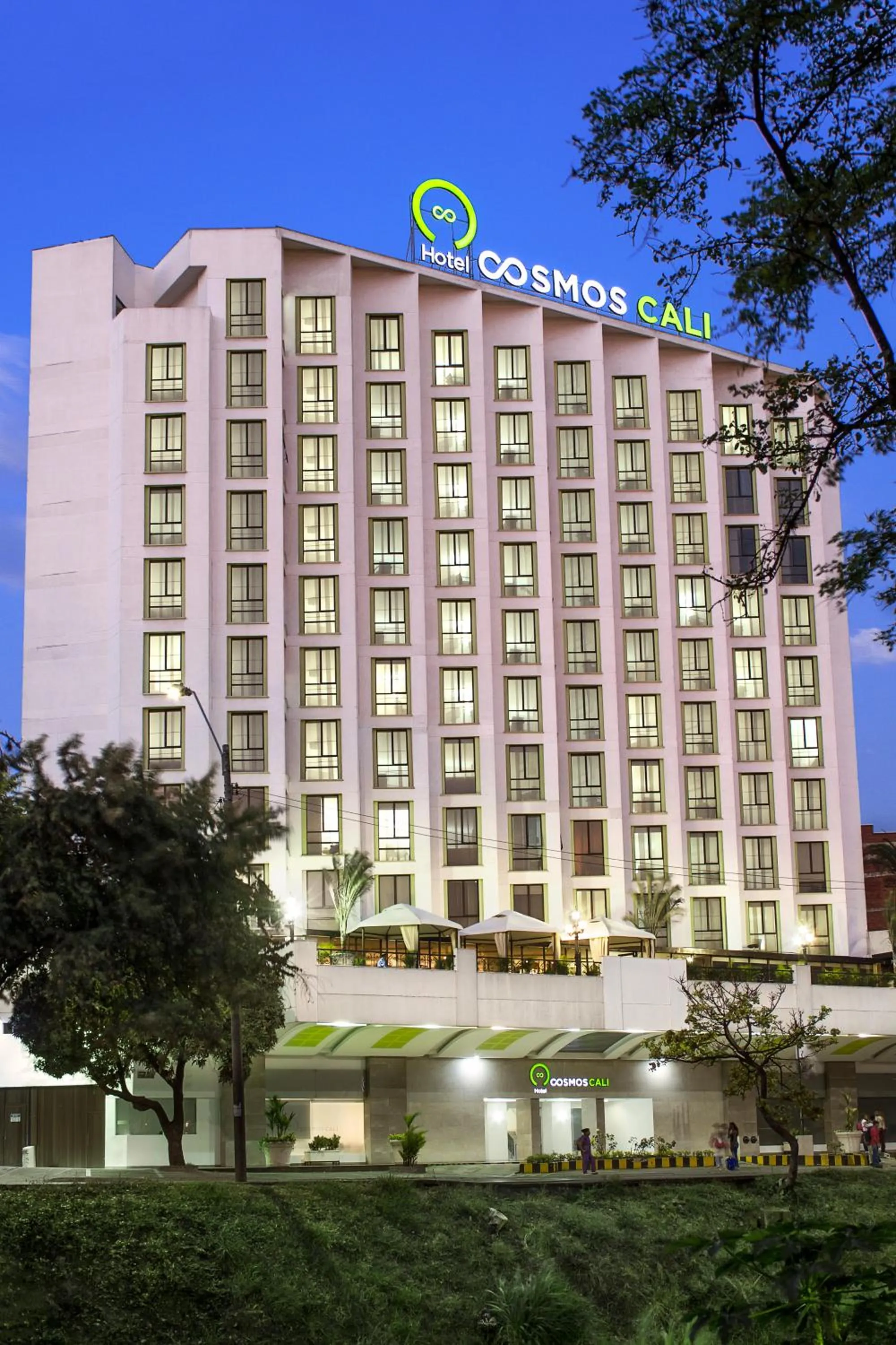 Property building in Hotel Cosmos Cali