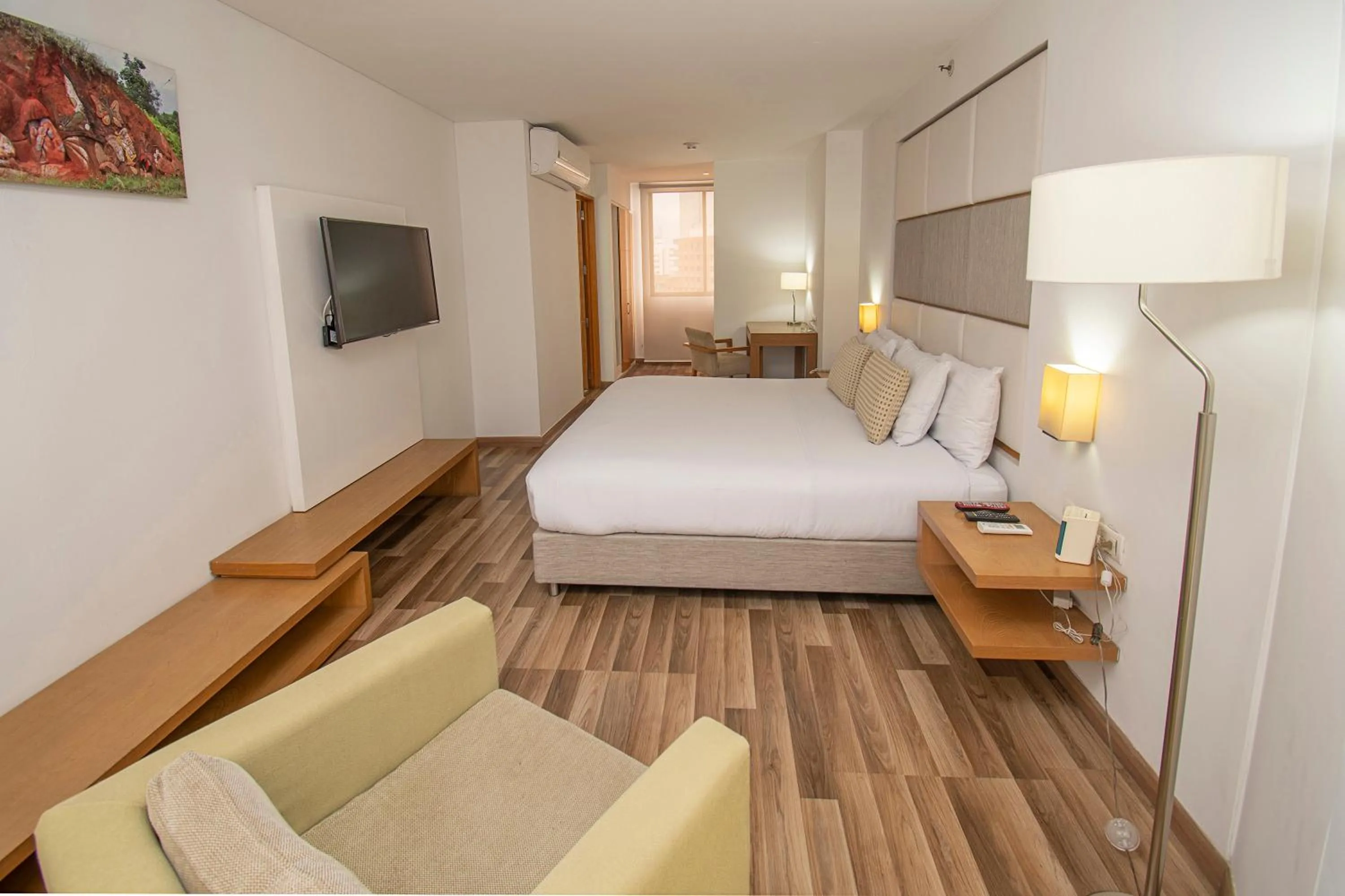 Photo of the whole room in Hotel Cosmos Cali