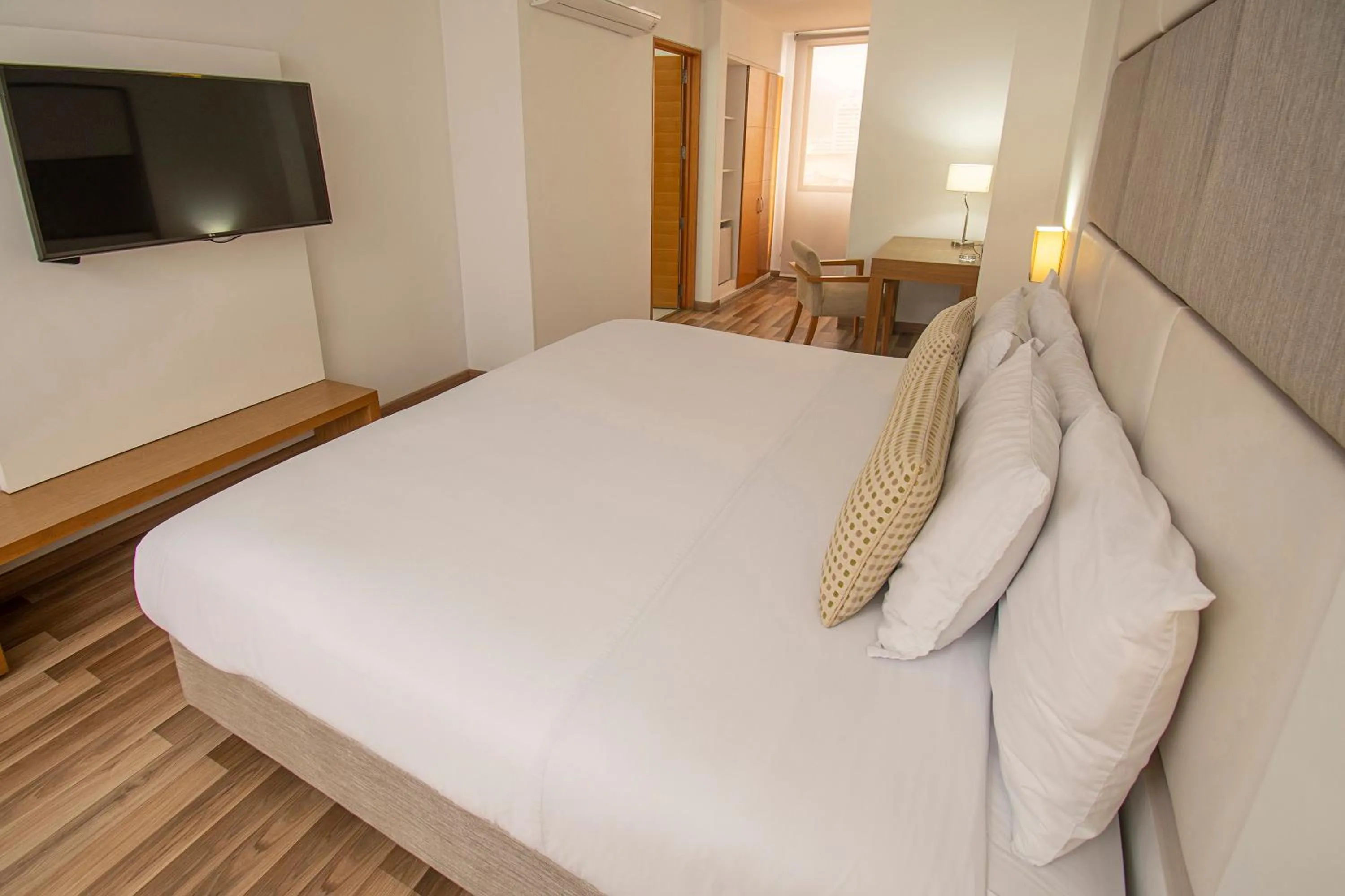 Bedroom in Hotel Cosmos Cali