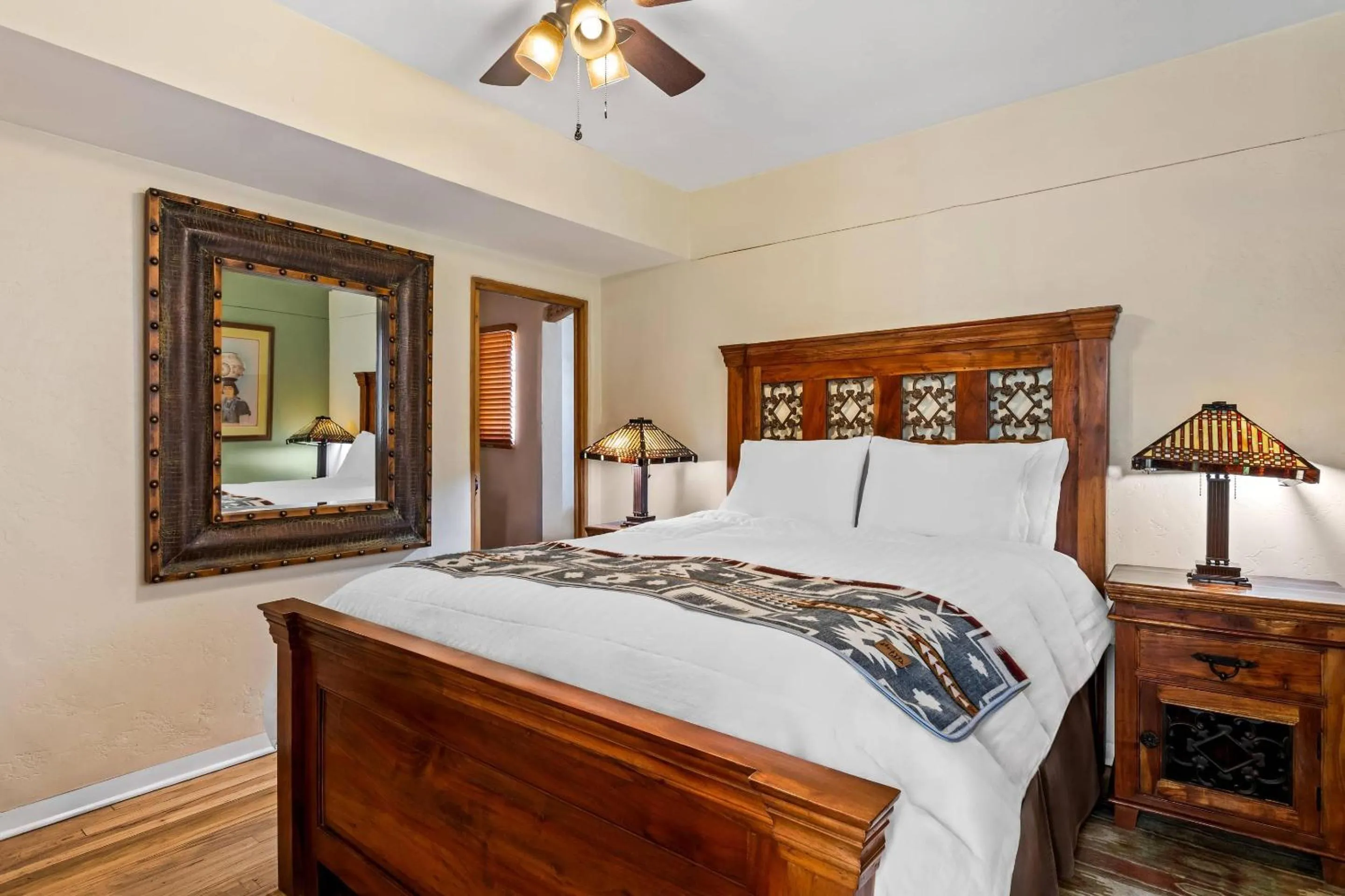 Bedroom, Bed in Casas de Suenos Old Town Historic Inn, an Ascend Collection Hotel