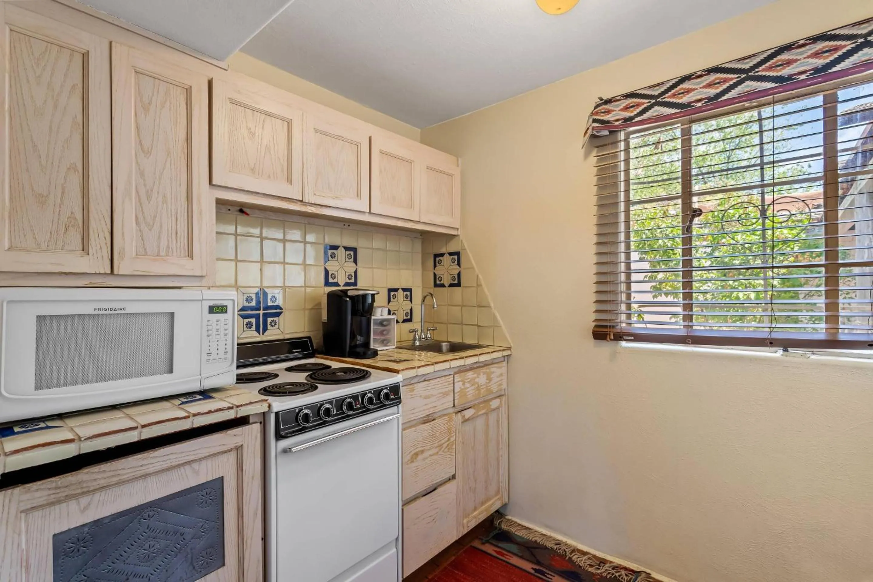 Bedroom in Casas de Suenos Old Town Historic Inn, an Ascend Collection Hotel