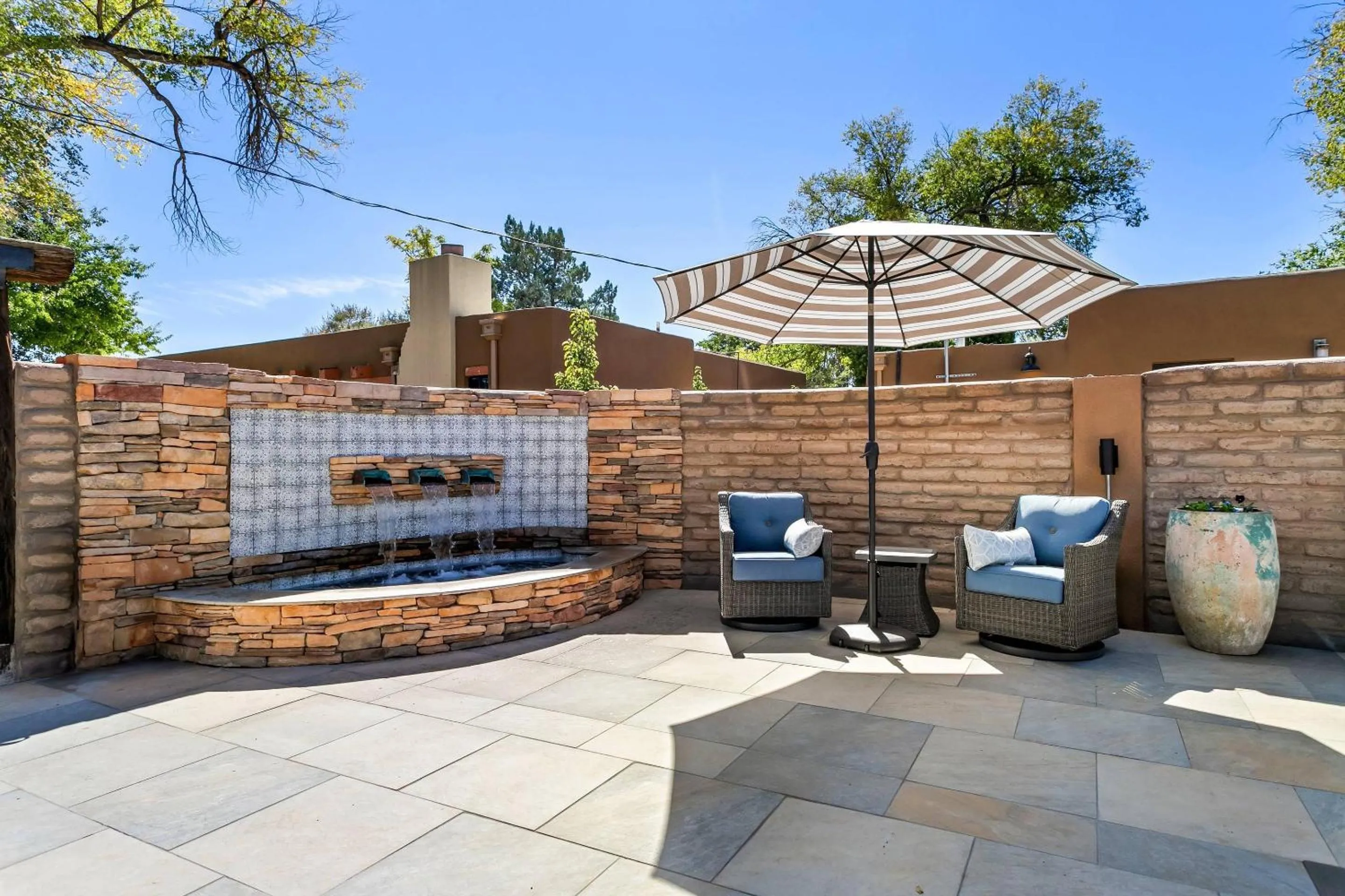 Bedroom in Casas de Suenos Old Town Historic Inn, an Ascend Collection Hotel