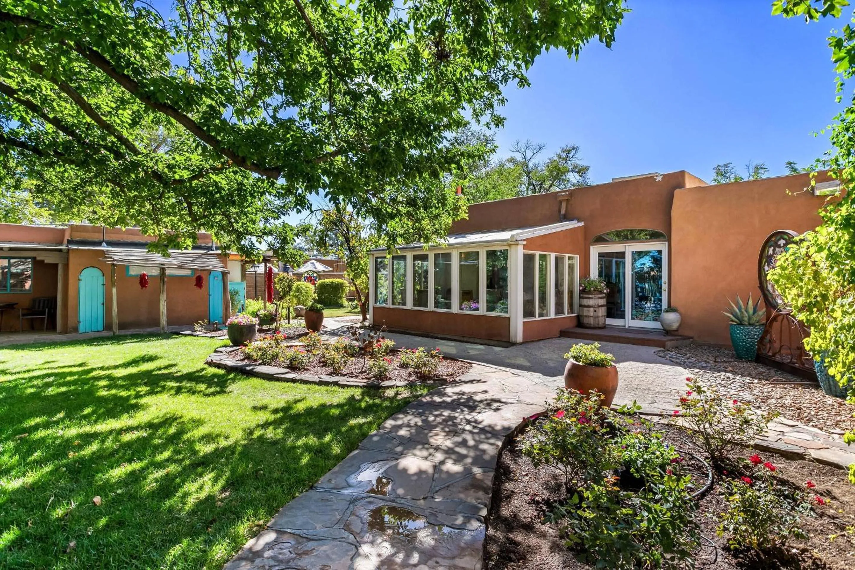 Swimming pool in Casas de Suenos Old Town Historic Inn, an Ascend Collection Hotel