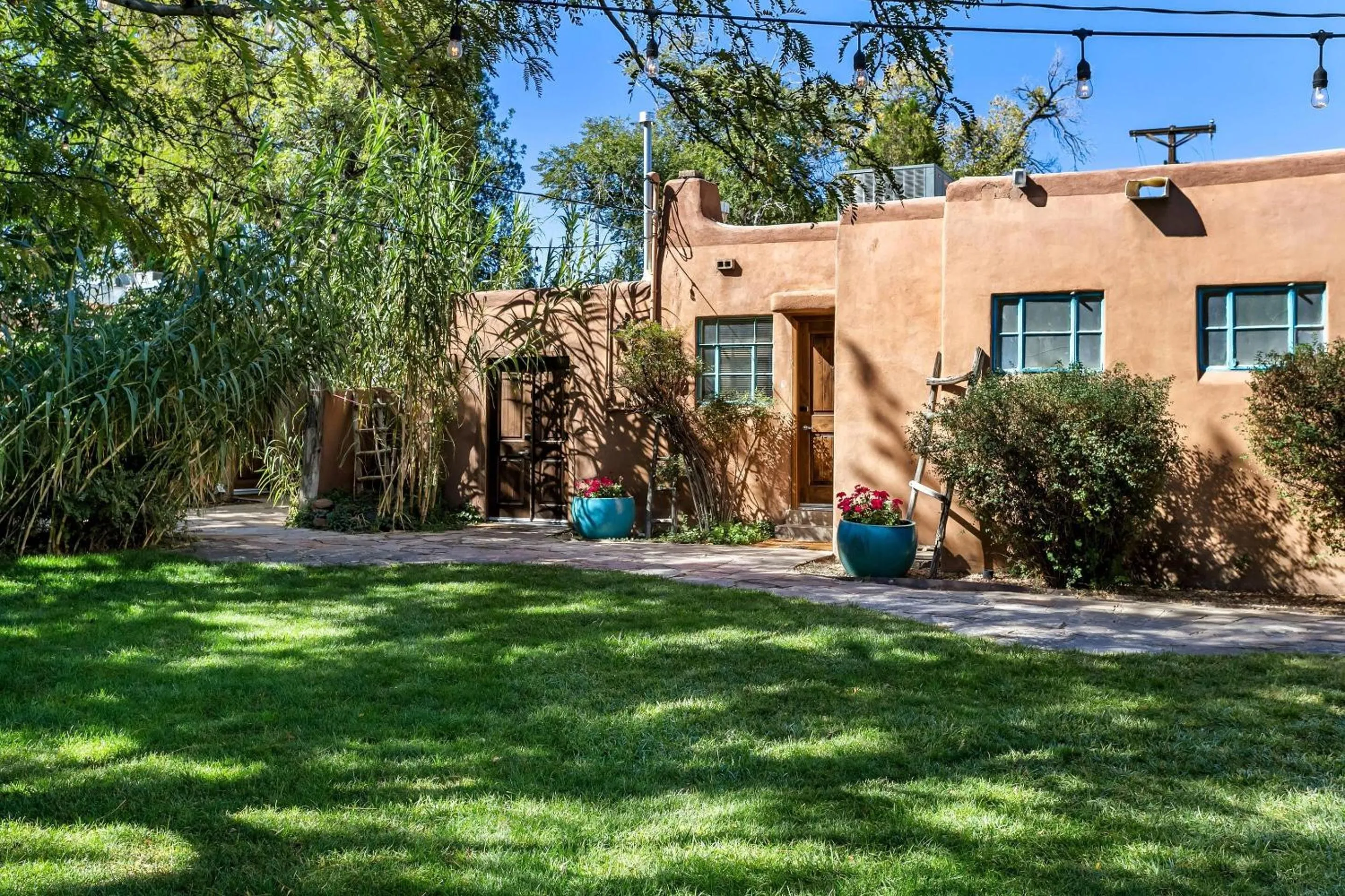 Bedroom in Casas de Suenos Old Town Historic Inn, an Ascend Collection Hotel