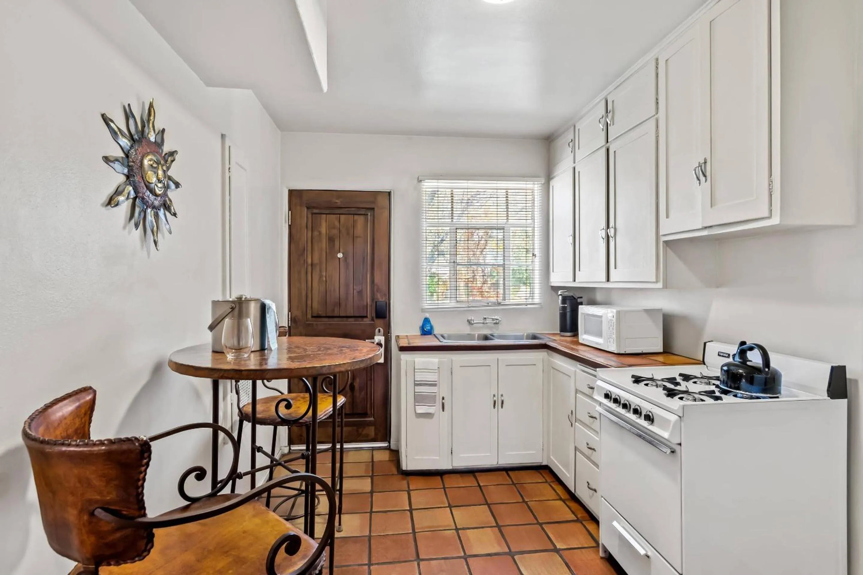 Bedroom in Casas de Suenos Old Town Historic Inn, an Ascend Collection Hotel