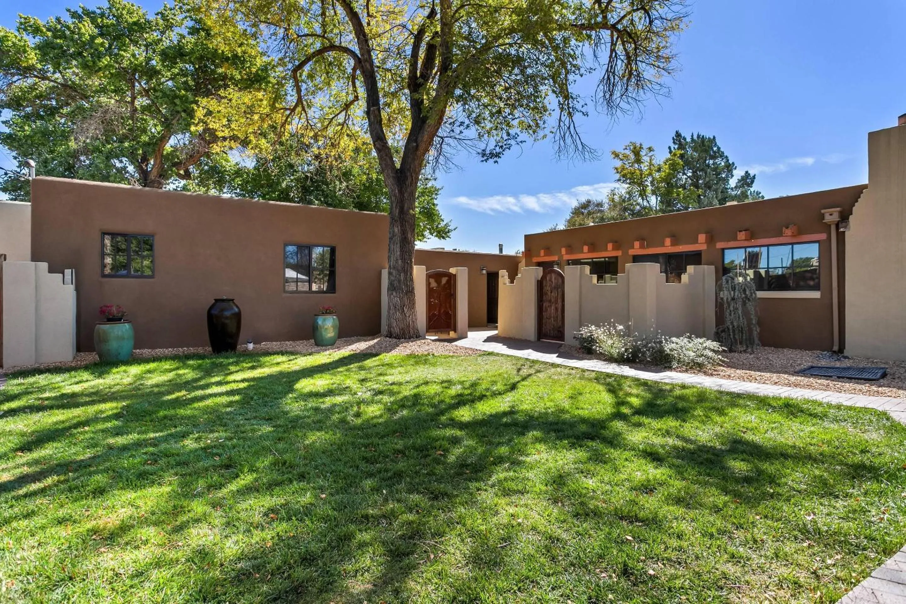 Bedroom in Casas de Suenos Old Town Historic Inn, an Ascend Collection Hotel