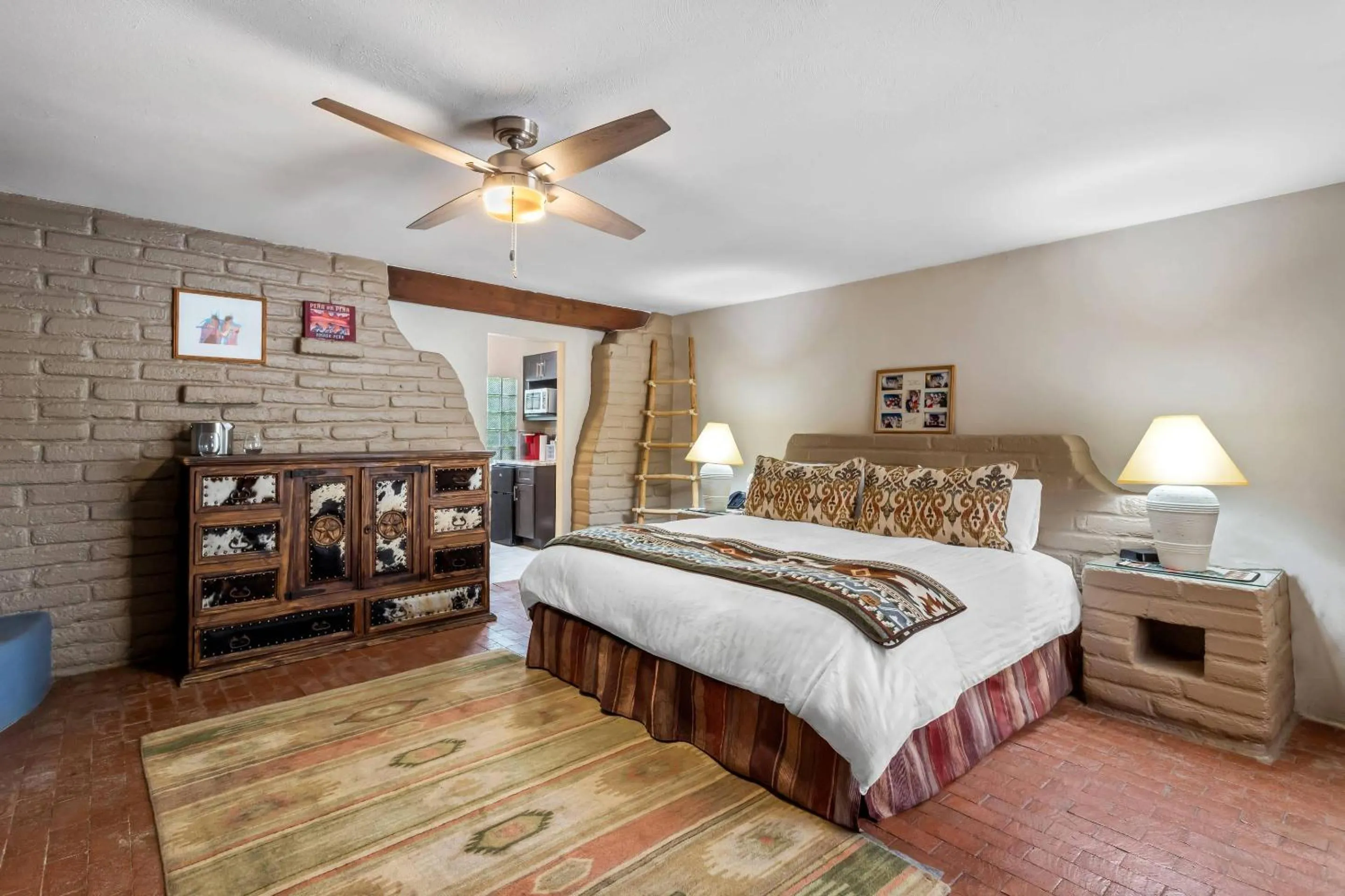 Bedroom, Bed in Casas de Suenos Old Town Historic Inn, an Ascend Collection Hotel