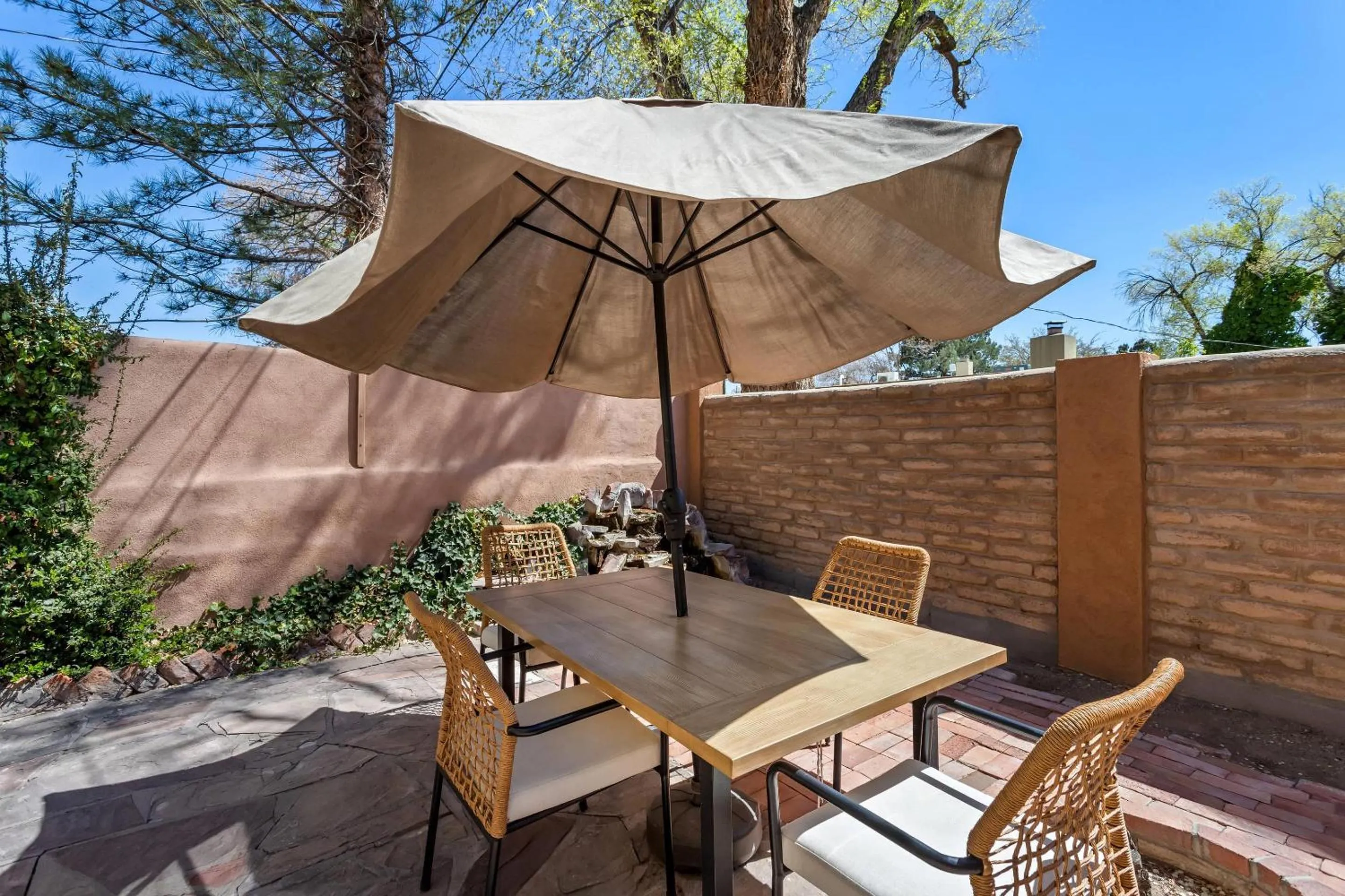 Bedroom in Casas de Suenos Old Town Historic Inn, an Ascend Collection Hotel