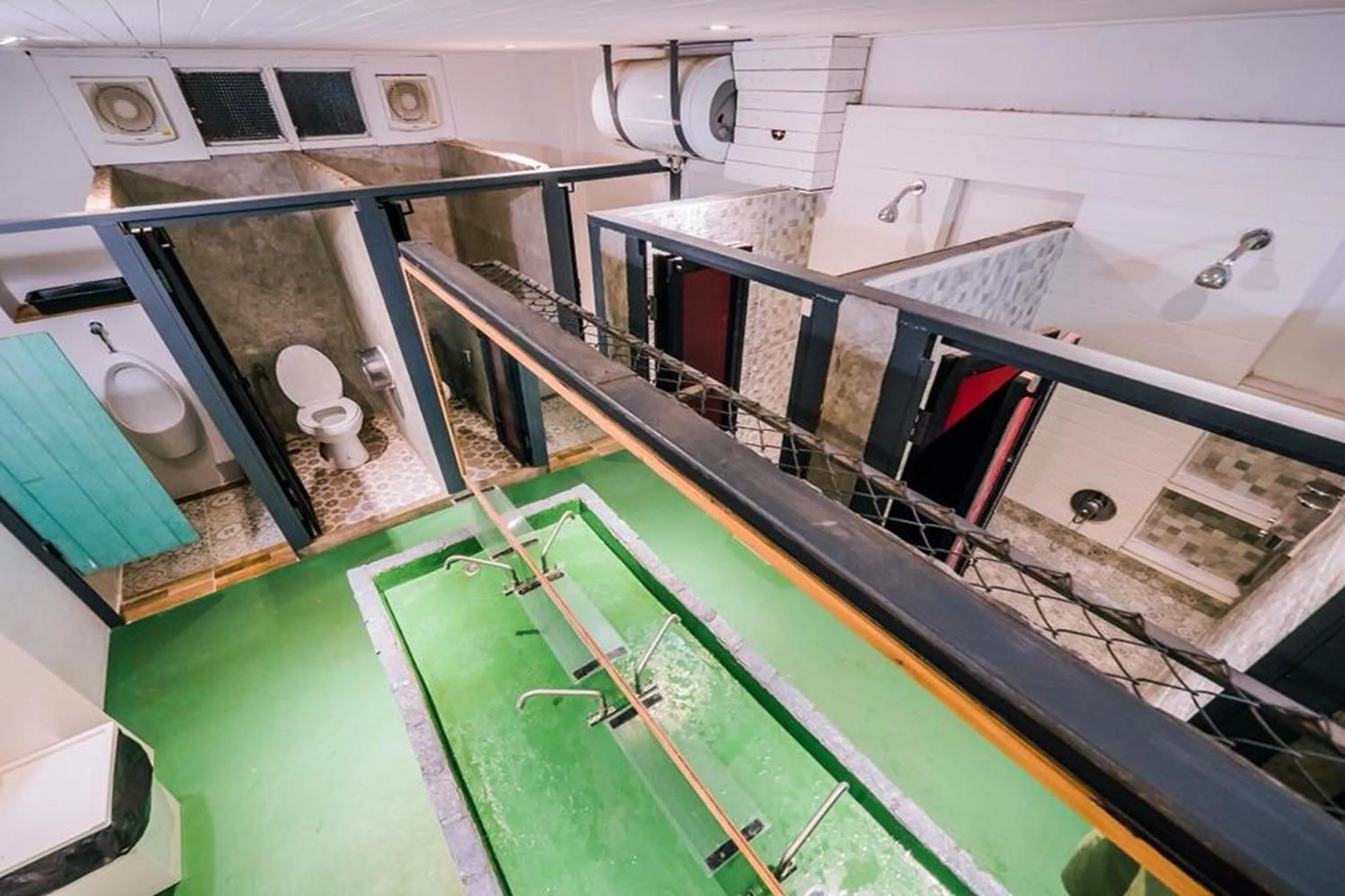 Bathroom in Zeds Hostel Bangkok