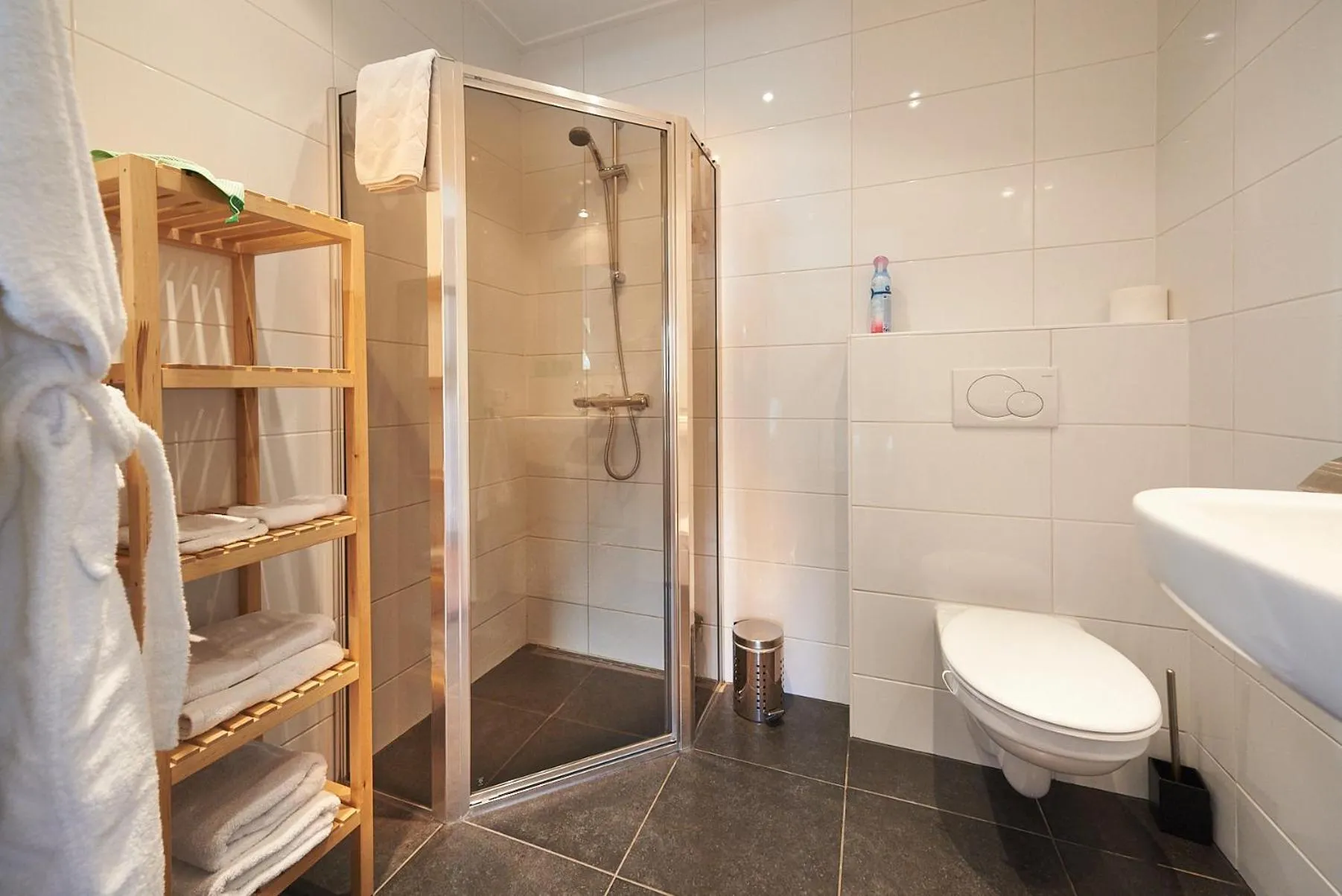 Shower in Bed and Breakfast Joarum