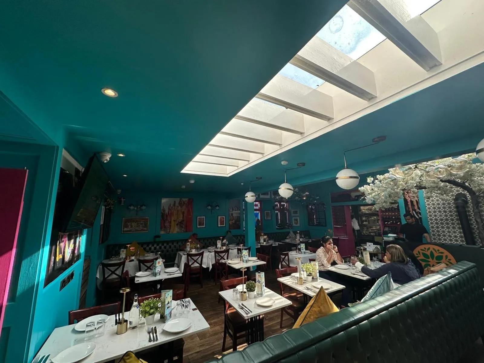 Restaurant/places to eat in The Strand Hotel, the former residence of Oscar Wilde