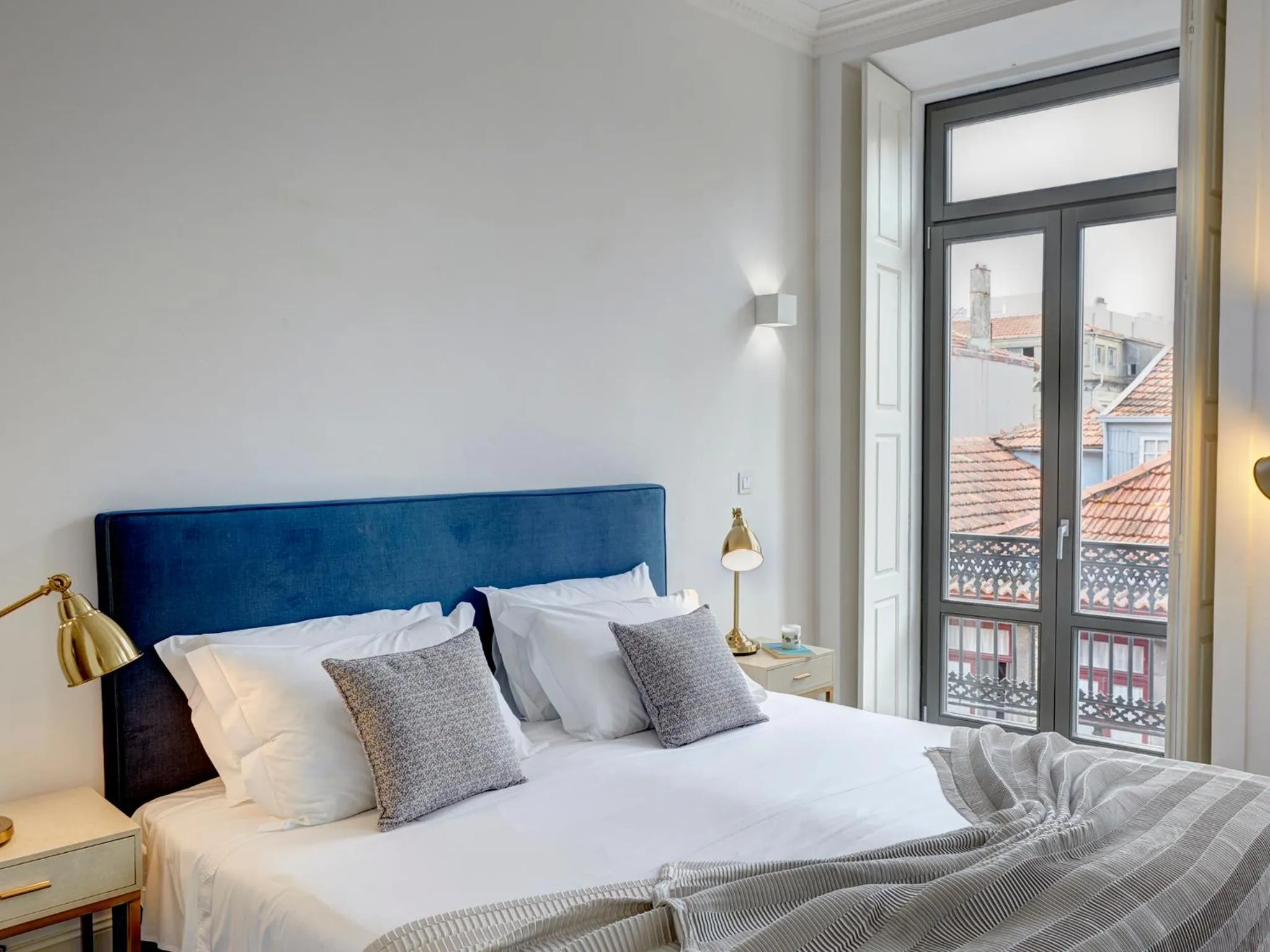 Bedroom, Bed in Porto Downtown Lovers Suites: Bombarda 451