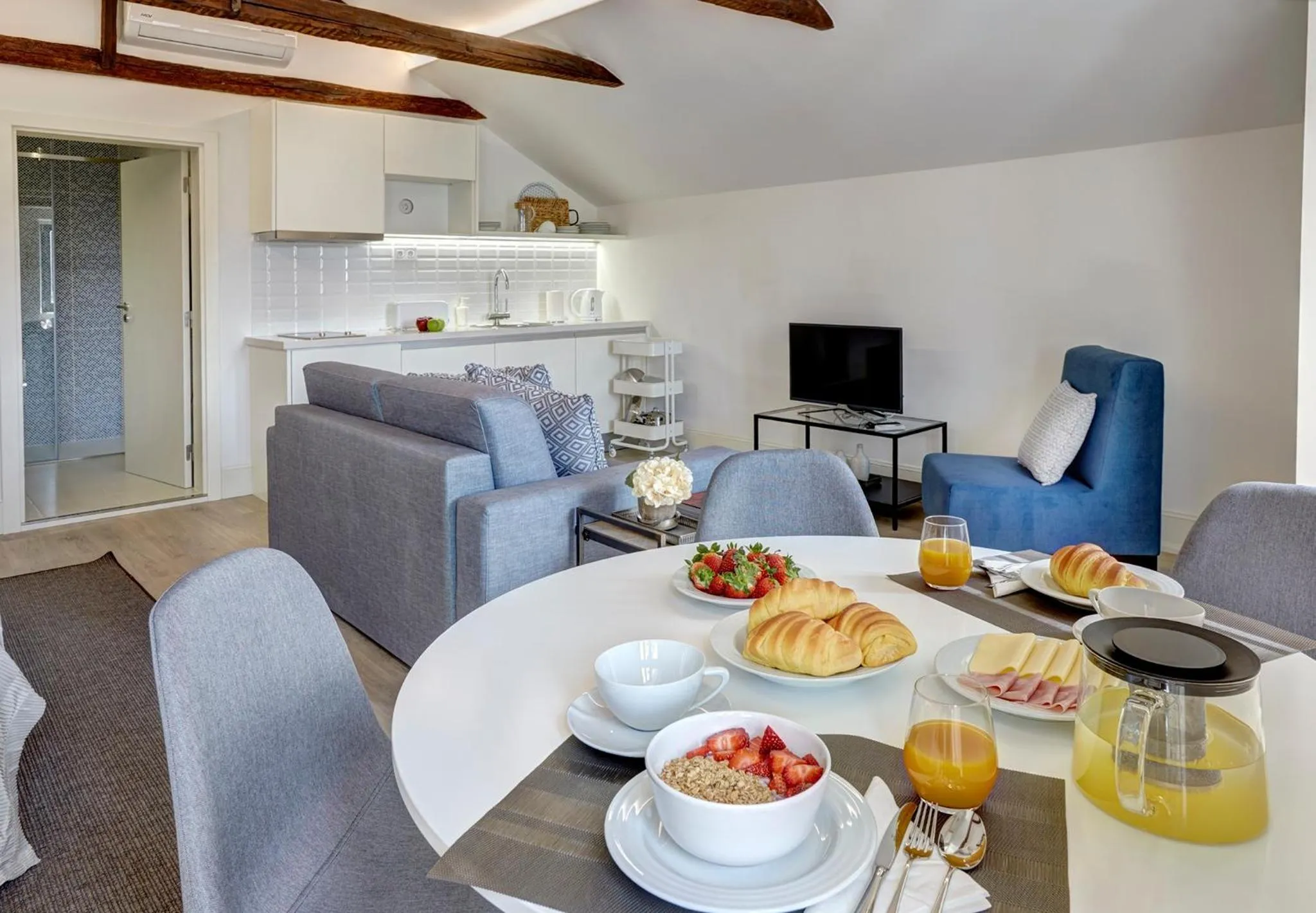 Living room in Porto Downtown Lovers Suites: Bombarda 451