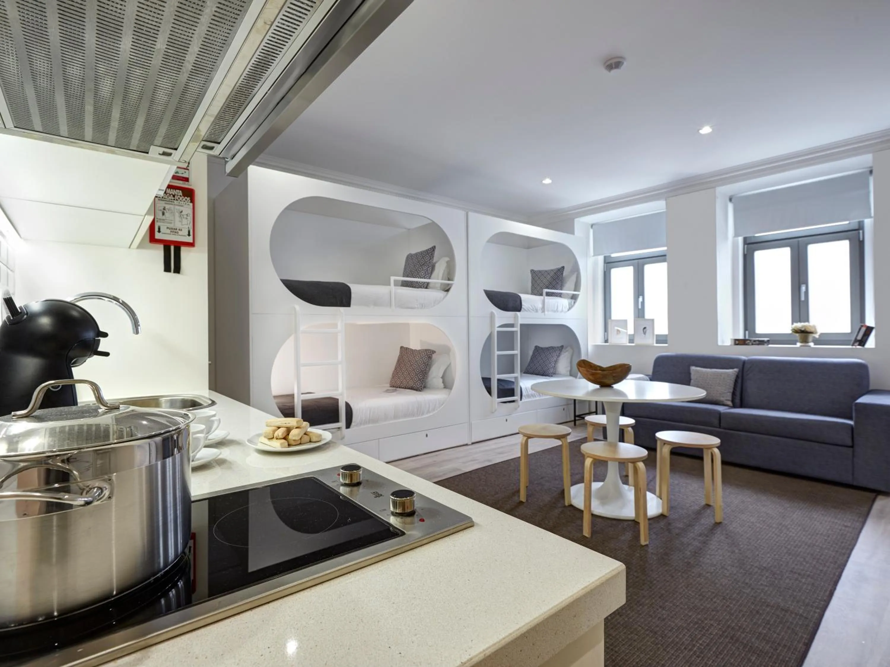 Kitchen or kitchenette in Porto Downtown Lovers Suites: Bombarda 451
