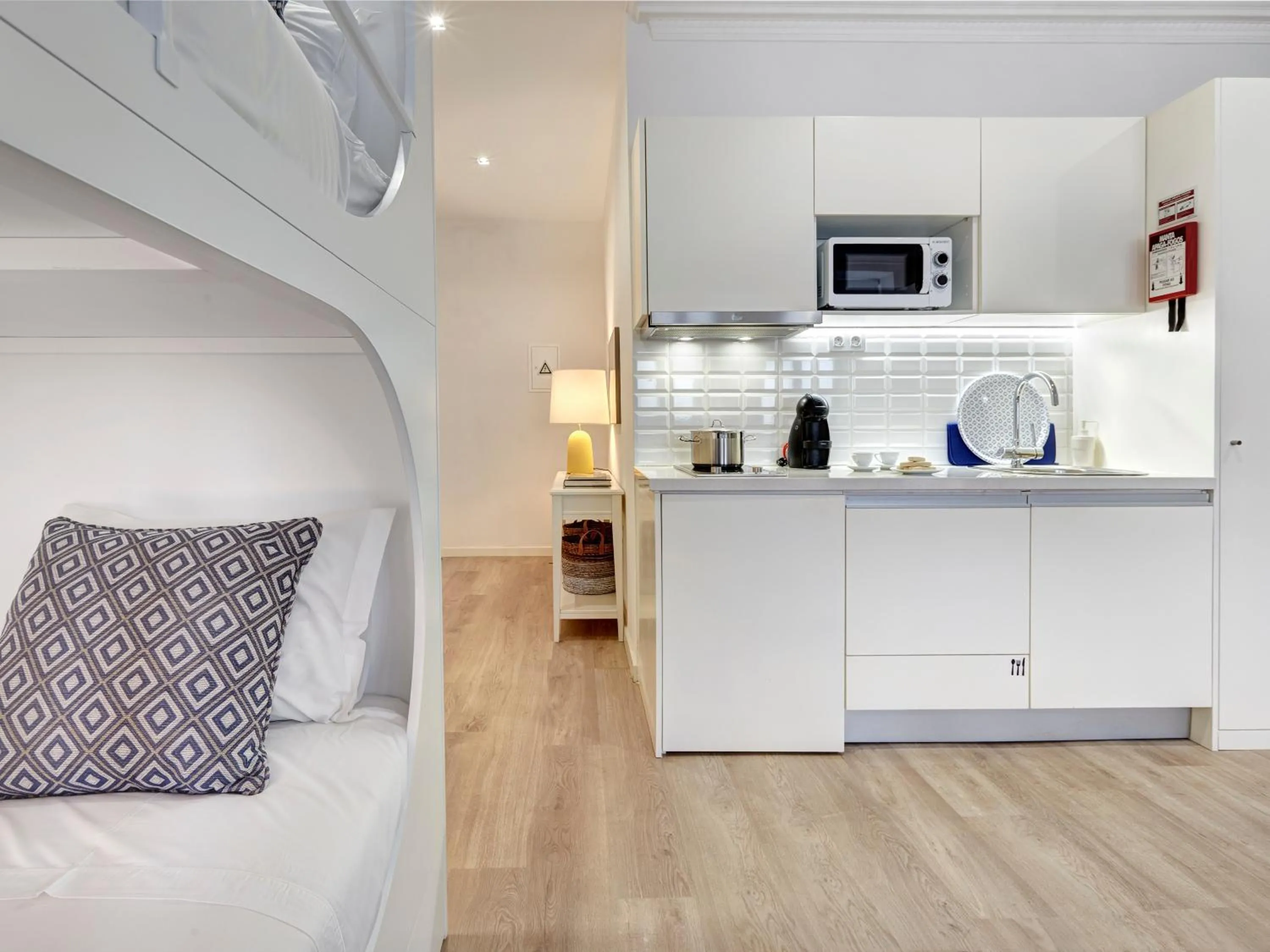 Kitchen or kitchenette in Porto Downtown Lovers Suites: Bombarda 451