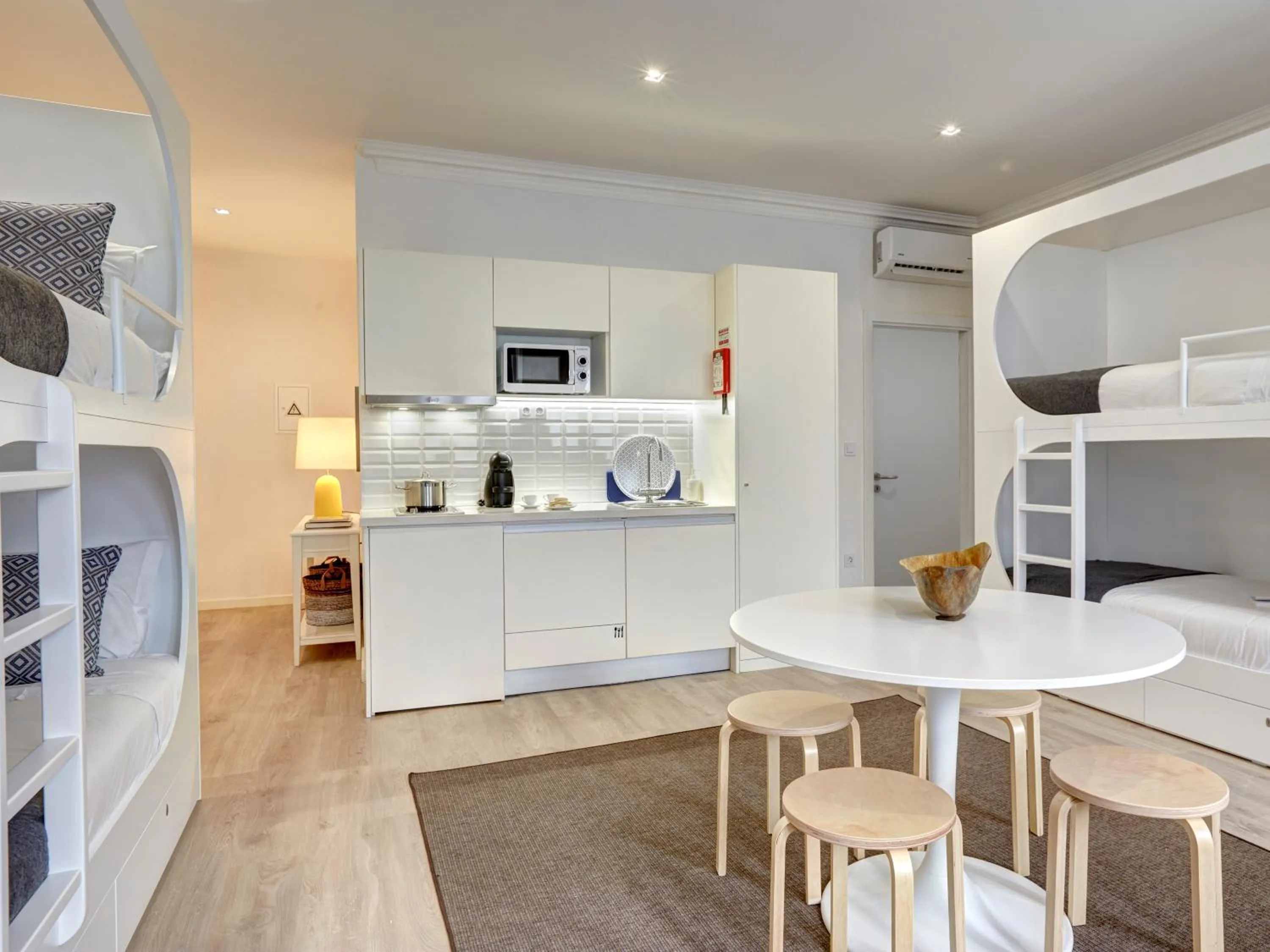 Kitchen or kitchenette in Porto Downtown Lovers Suites: Bombarda 451
