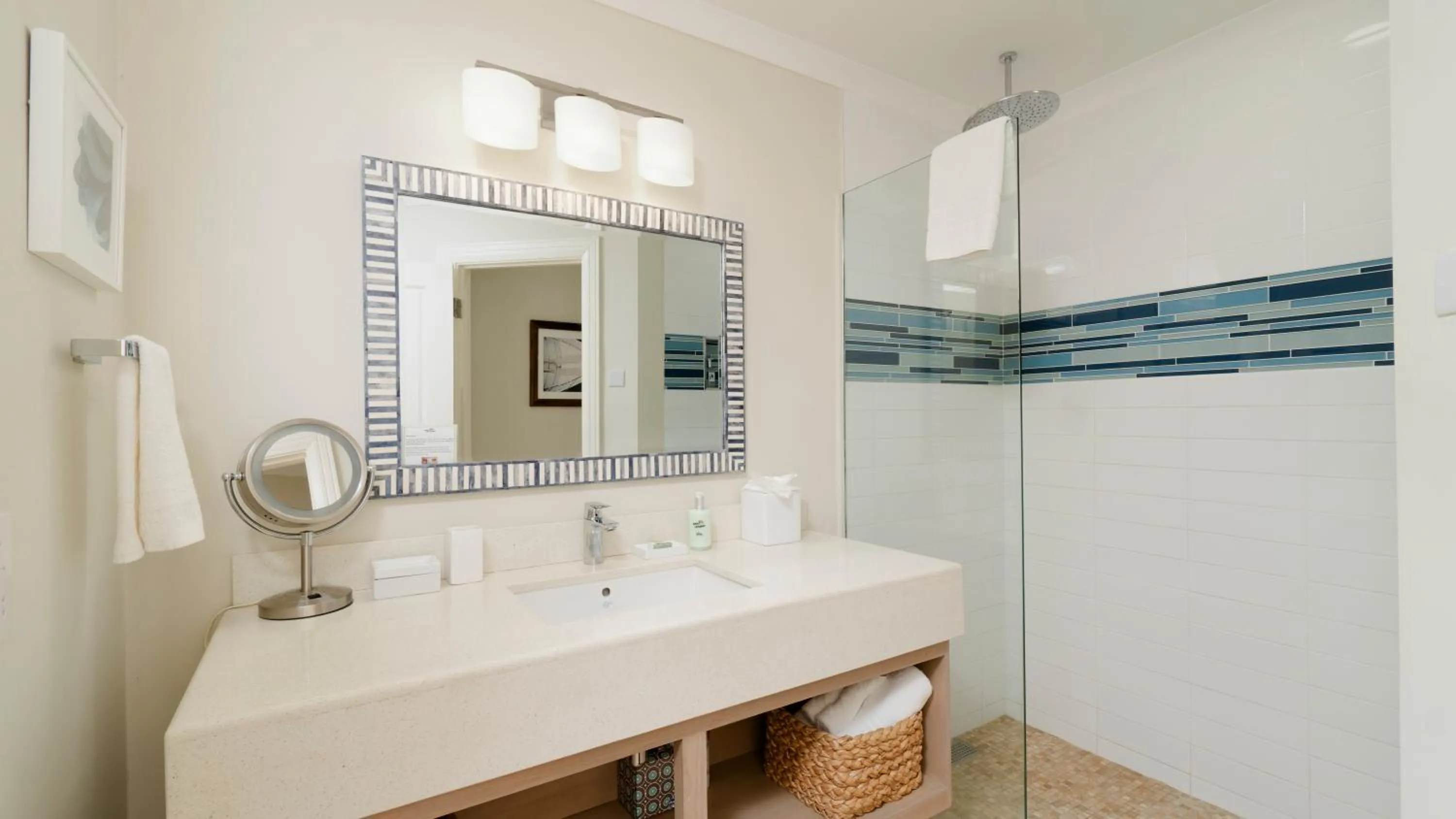 Shower in Mount Cinnamon Beach & Wellness Resort