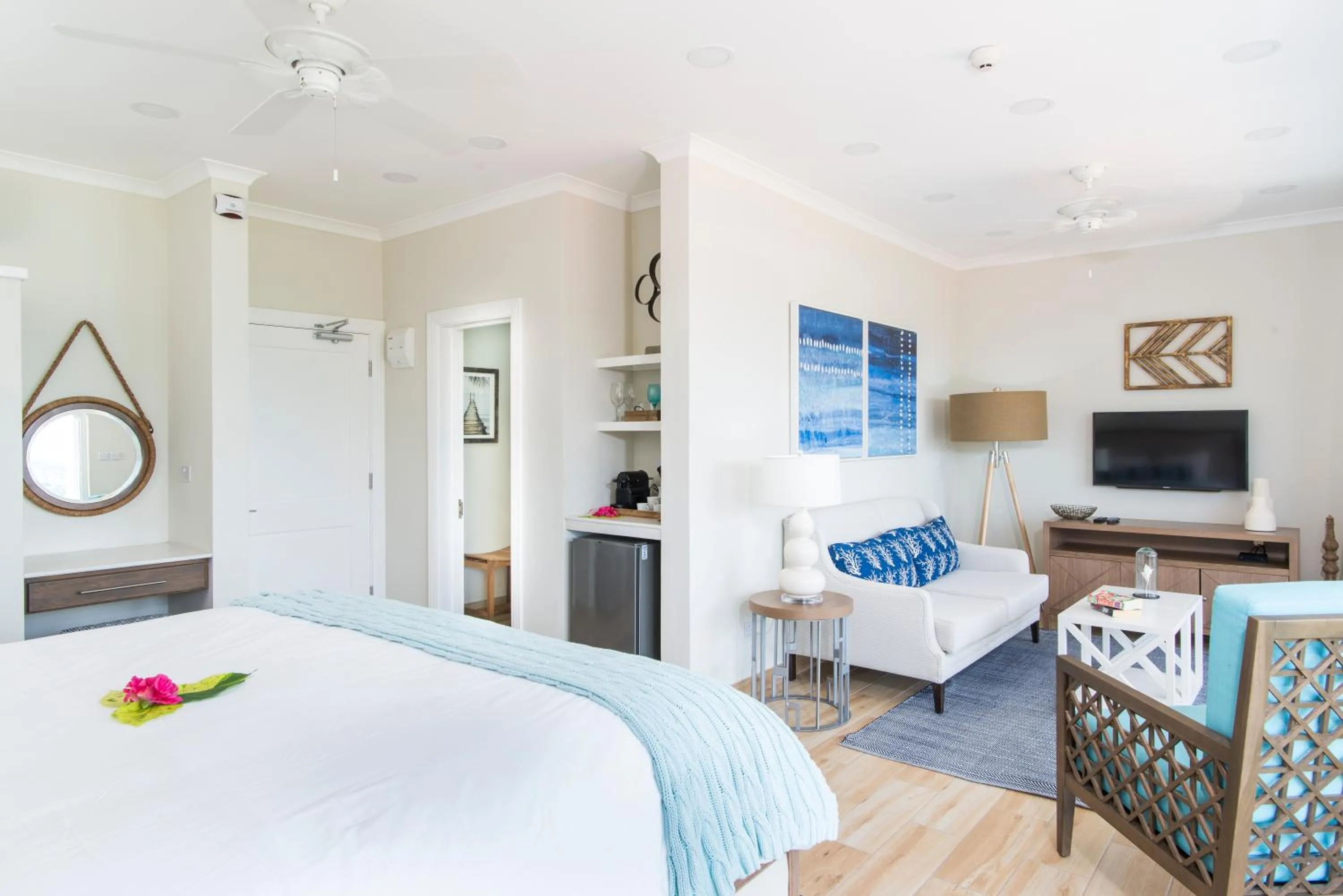 Living room, Bed in Mount Cinnamon Beach & Wellness Resort