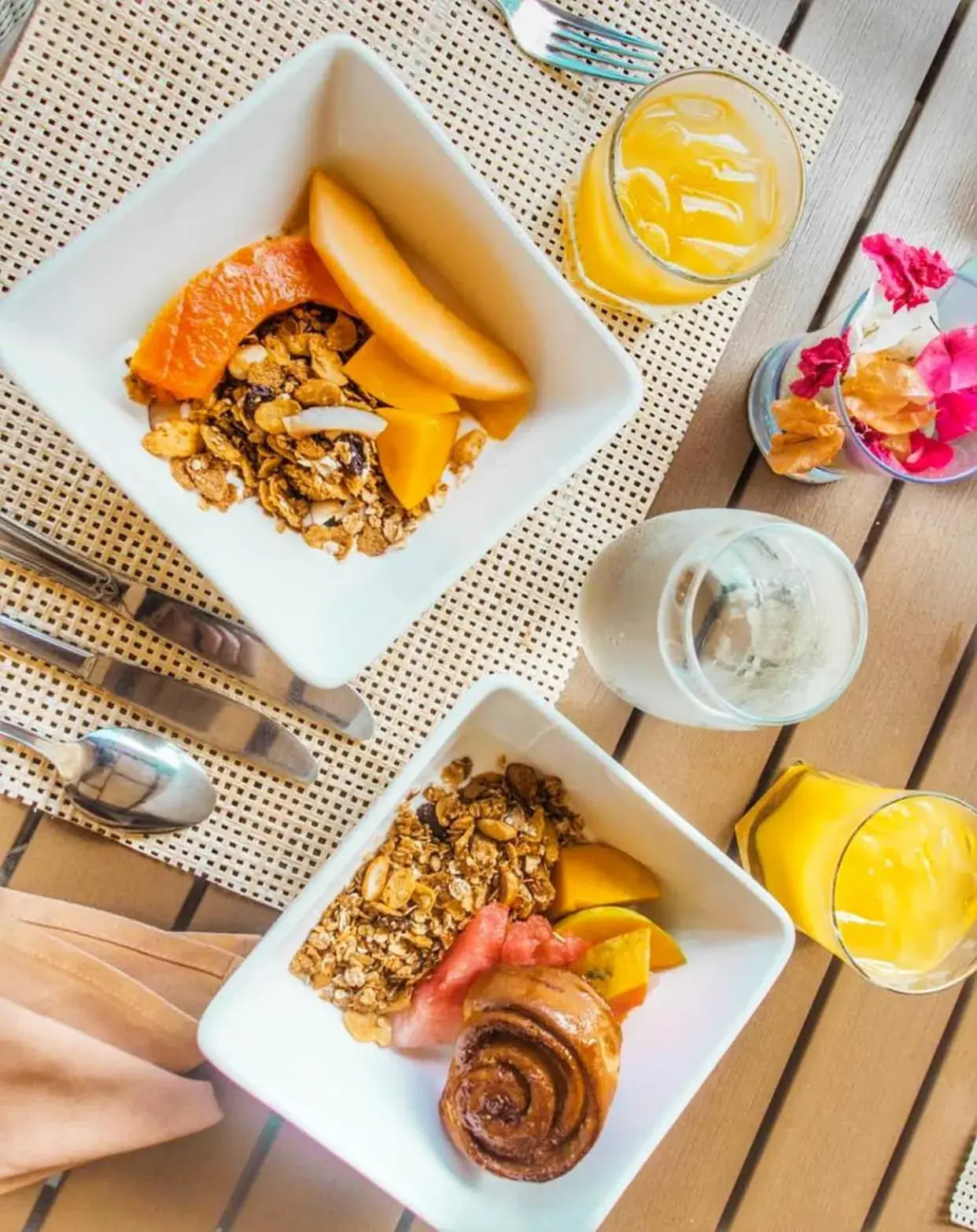 Restaurant/places to eat in Mount Cinnamon Beach & Wellness Resort Restaurant/places to eat in Mount Cinnamon Beach & Wellness Resort