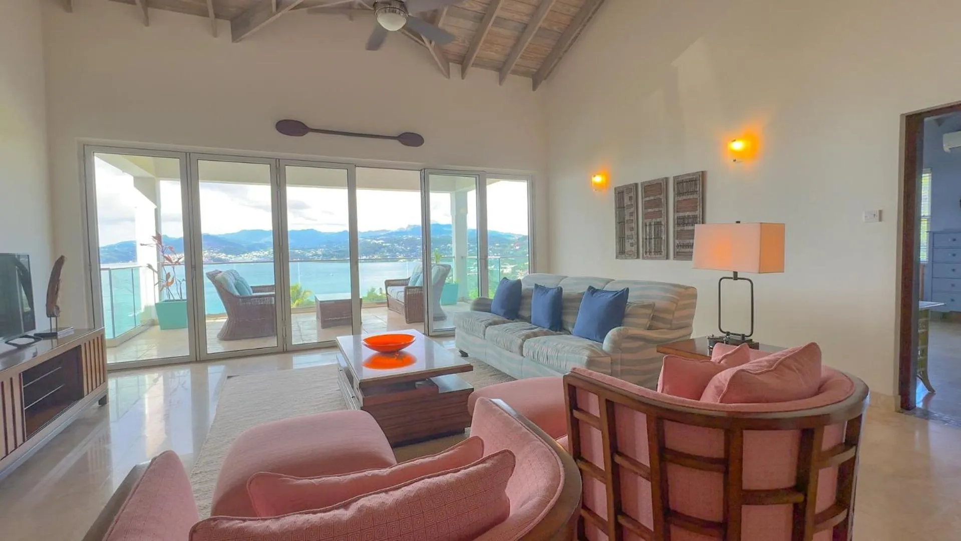 Communal lounge/ TV room in Mount Cinnamon Beach & Wellness Resort