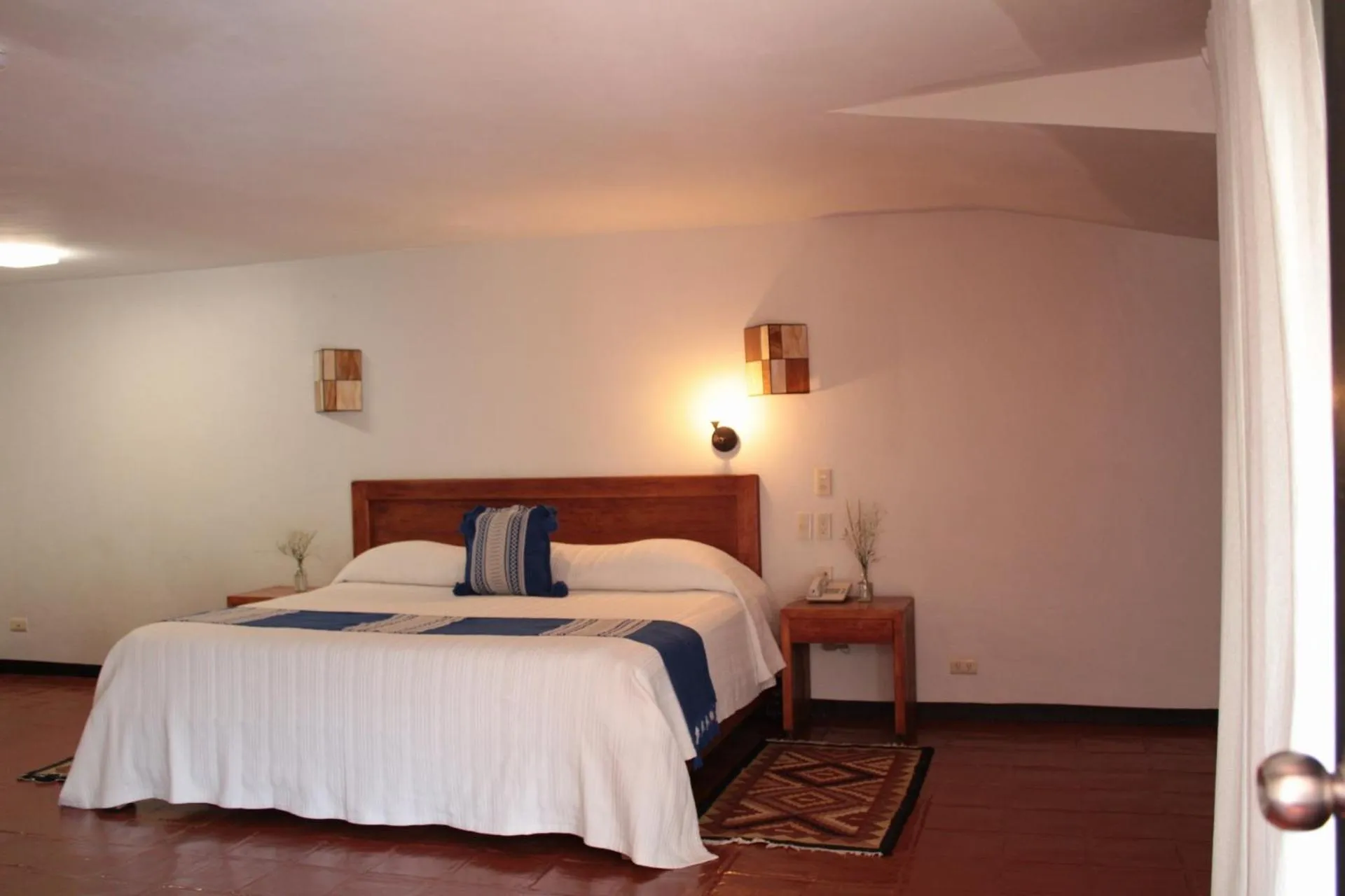 Bed in Hotel Ilebal Cuernavaca Centro - lugar con encanto!