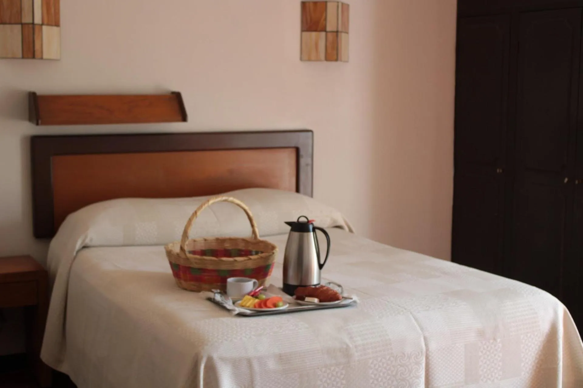 Bedroom, Bed in Hotel Ilebal Cuernavaca Centro - lugar con encanto!