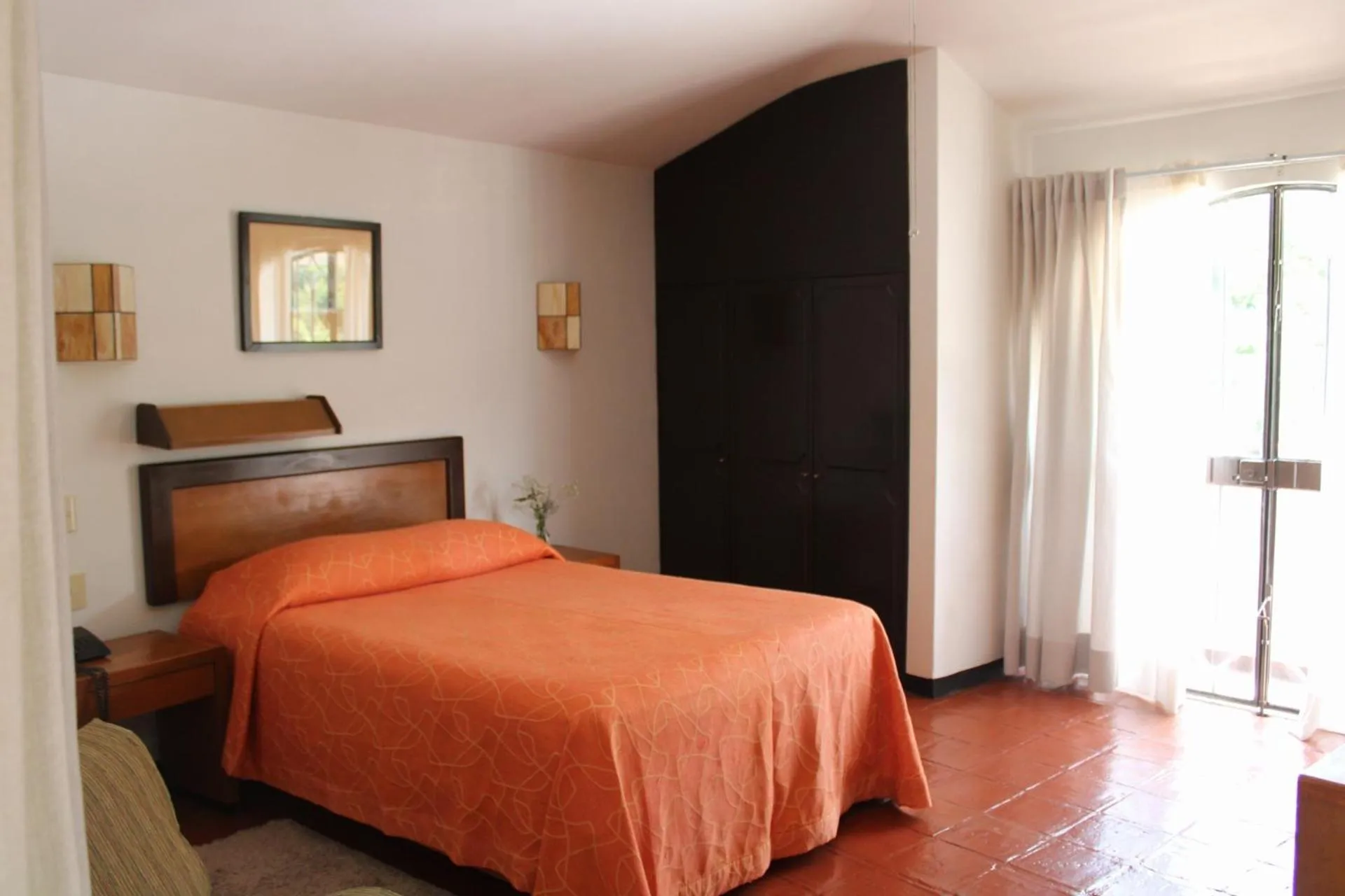 Bed in Hotel Ilebal Cuernavaca Centro - lugar con encanto!