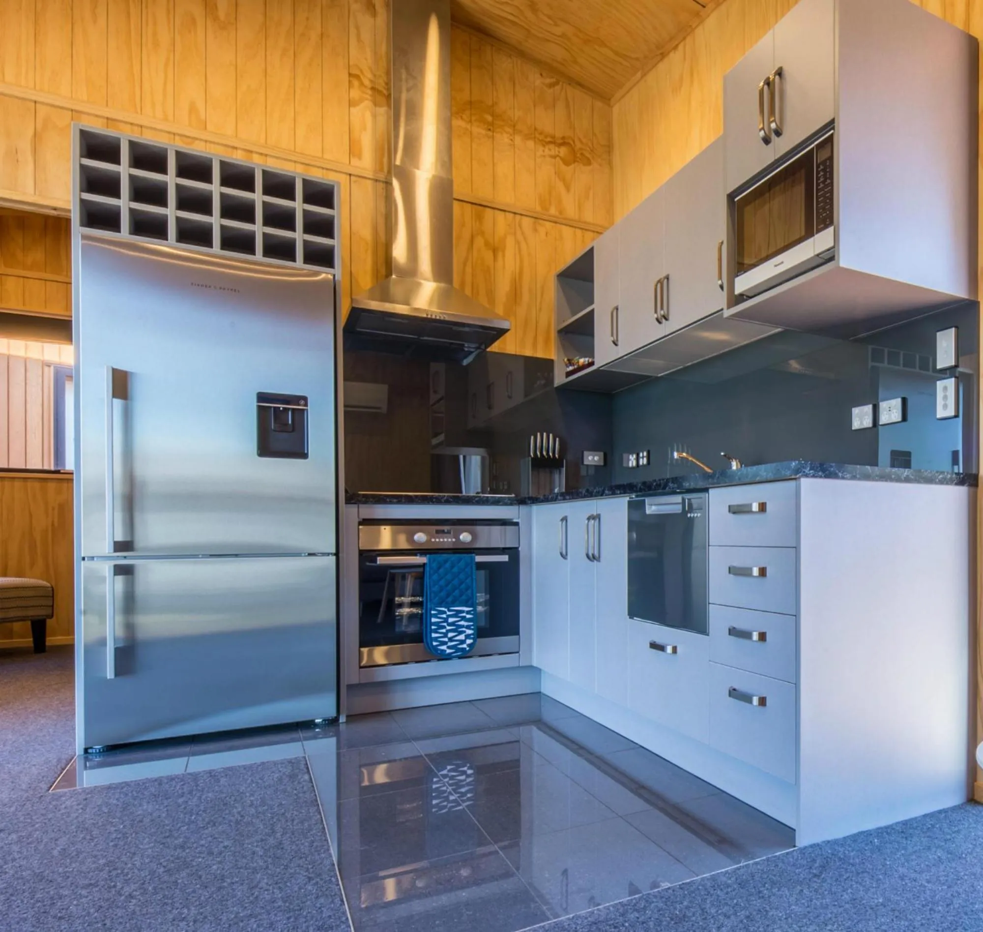 Kitchen or kitchenette in Queenstown Top 10 Holiday Park