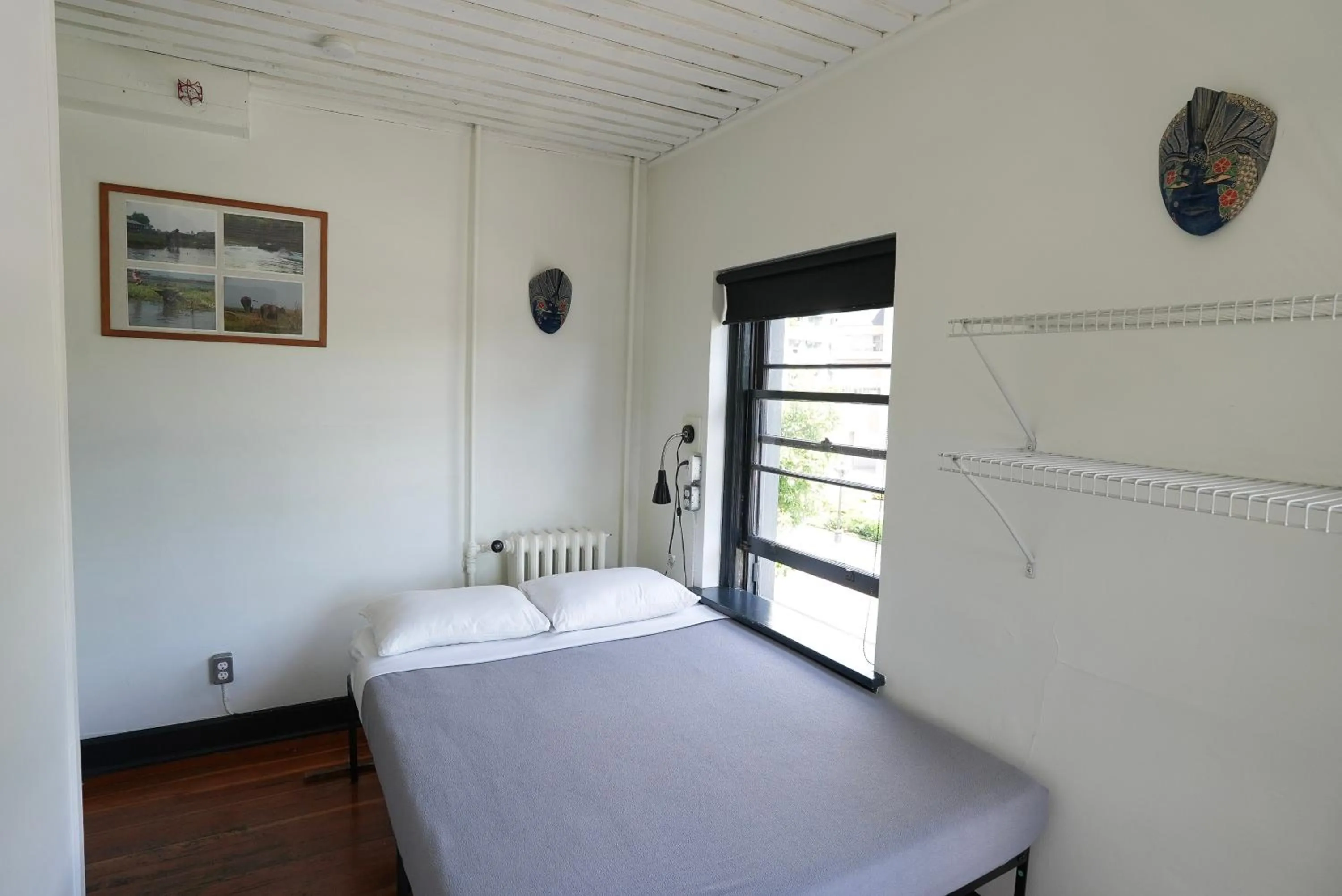 Bed in Ocean Island Inn | Backpackers | Suites