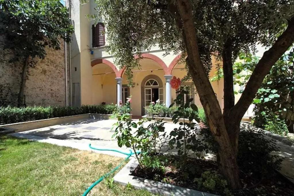 Apartment in Piazza Dei Ciompi With Private Garden