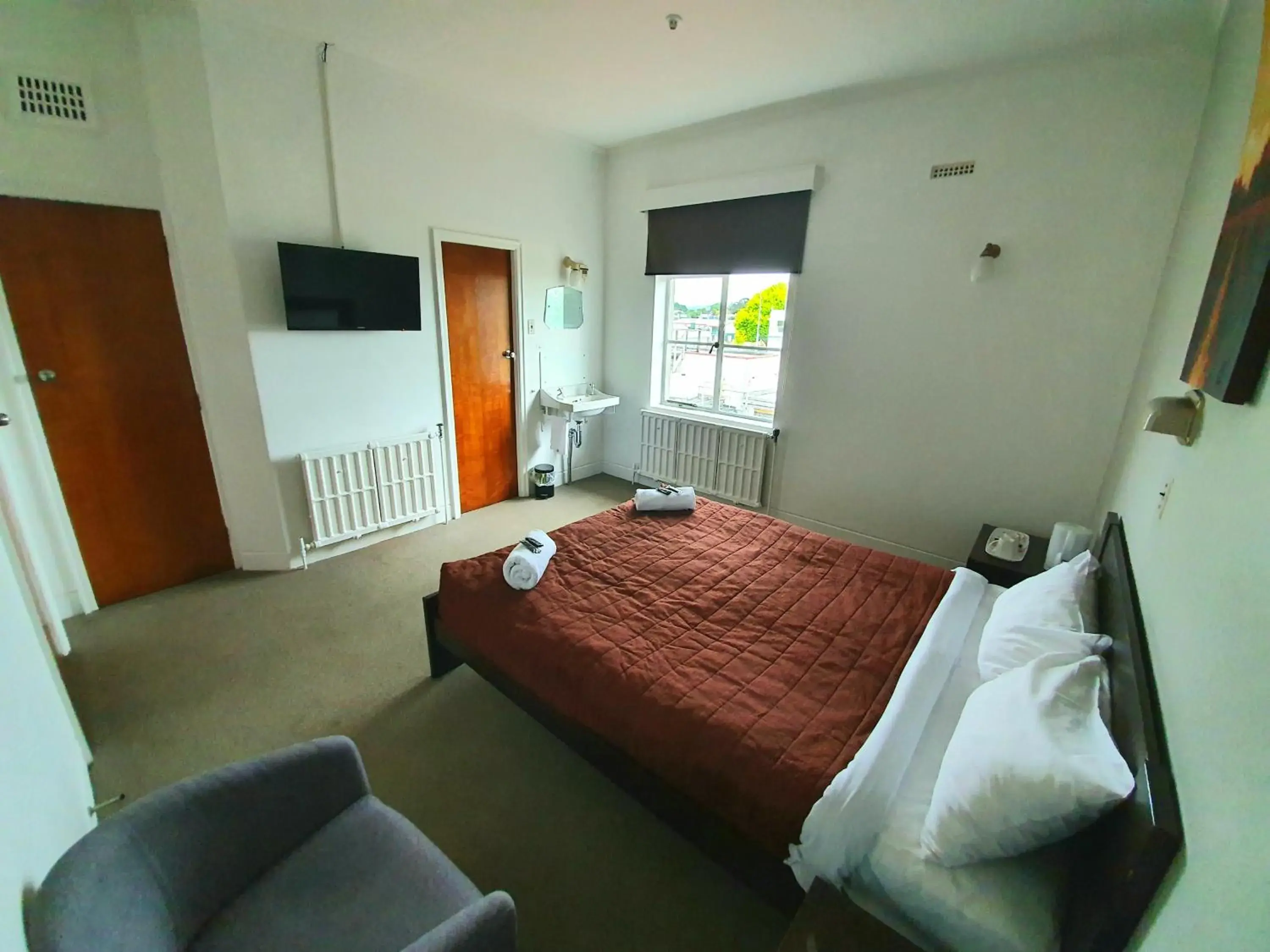 Photo of the whole room, Bed in Putaruru Hotel Photo of the whole room, Bed in Putaruru Hotel