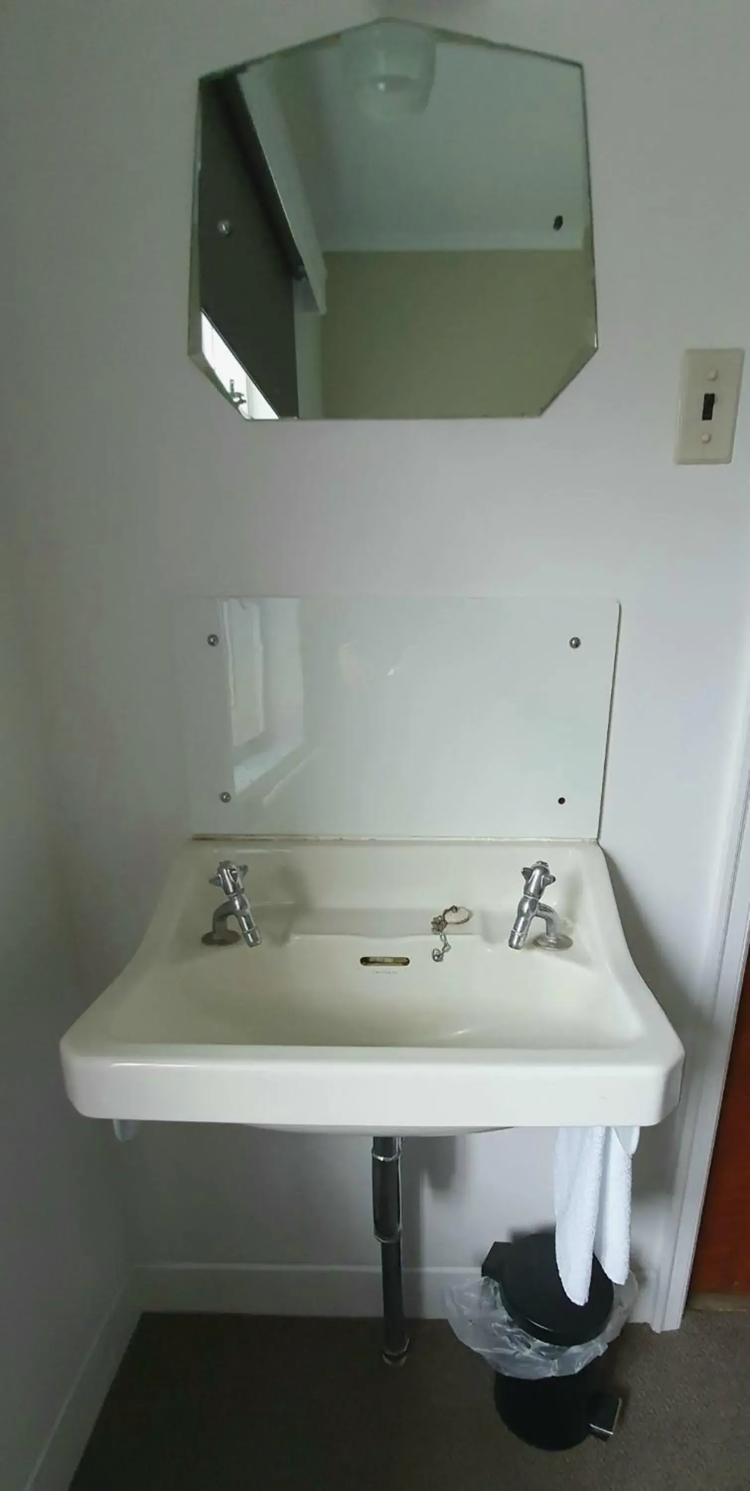 Budget Twin Room in Putaruru Hotel Budget Twin Room in Putaruru Hotel