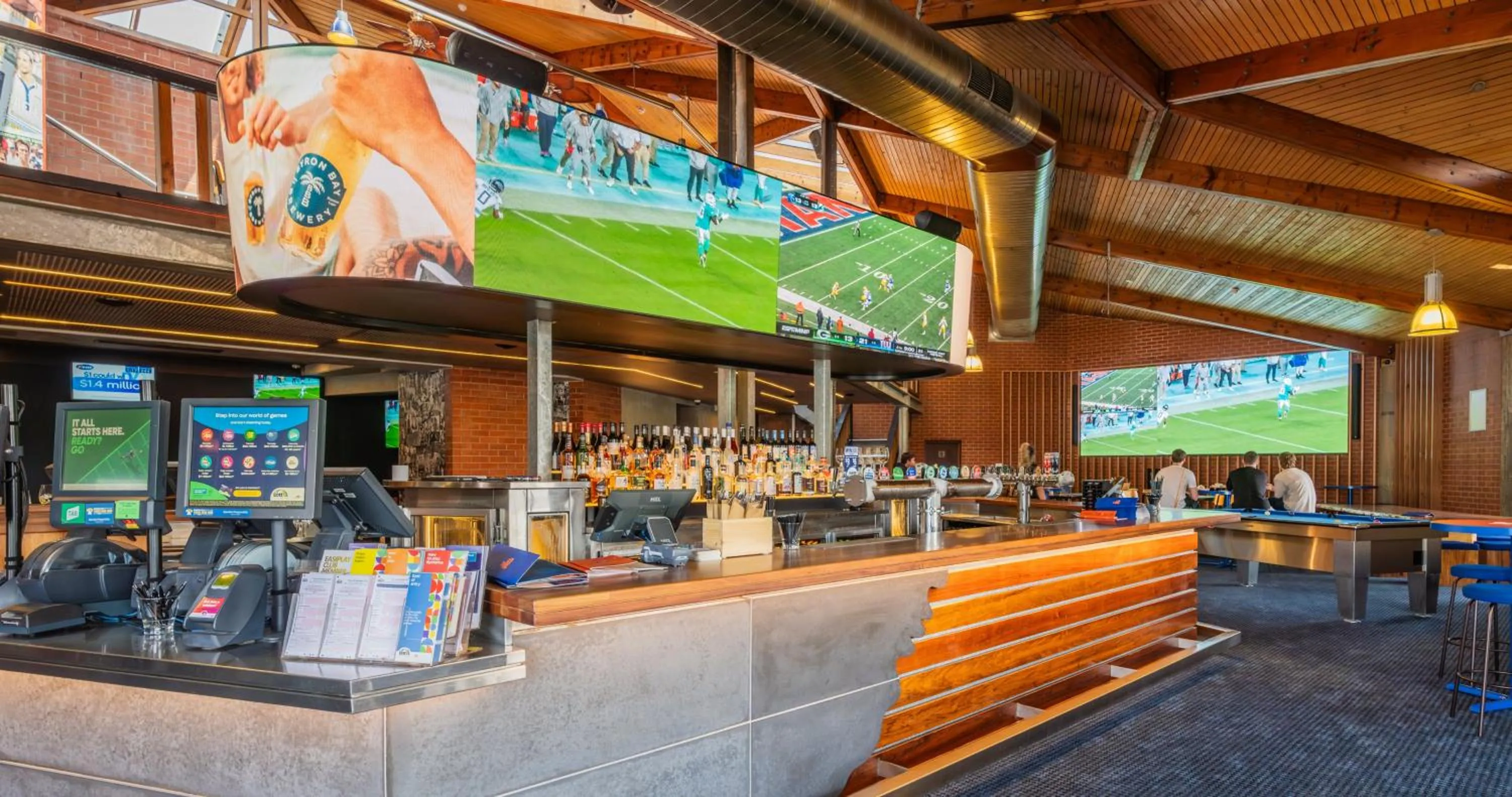 Communal lounge/ TV room in Arkaba Hotel