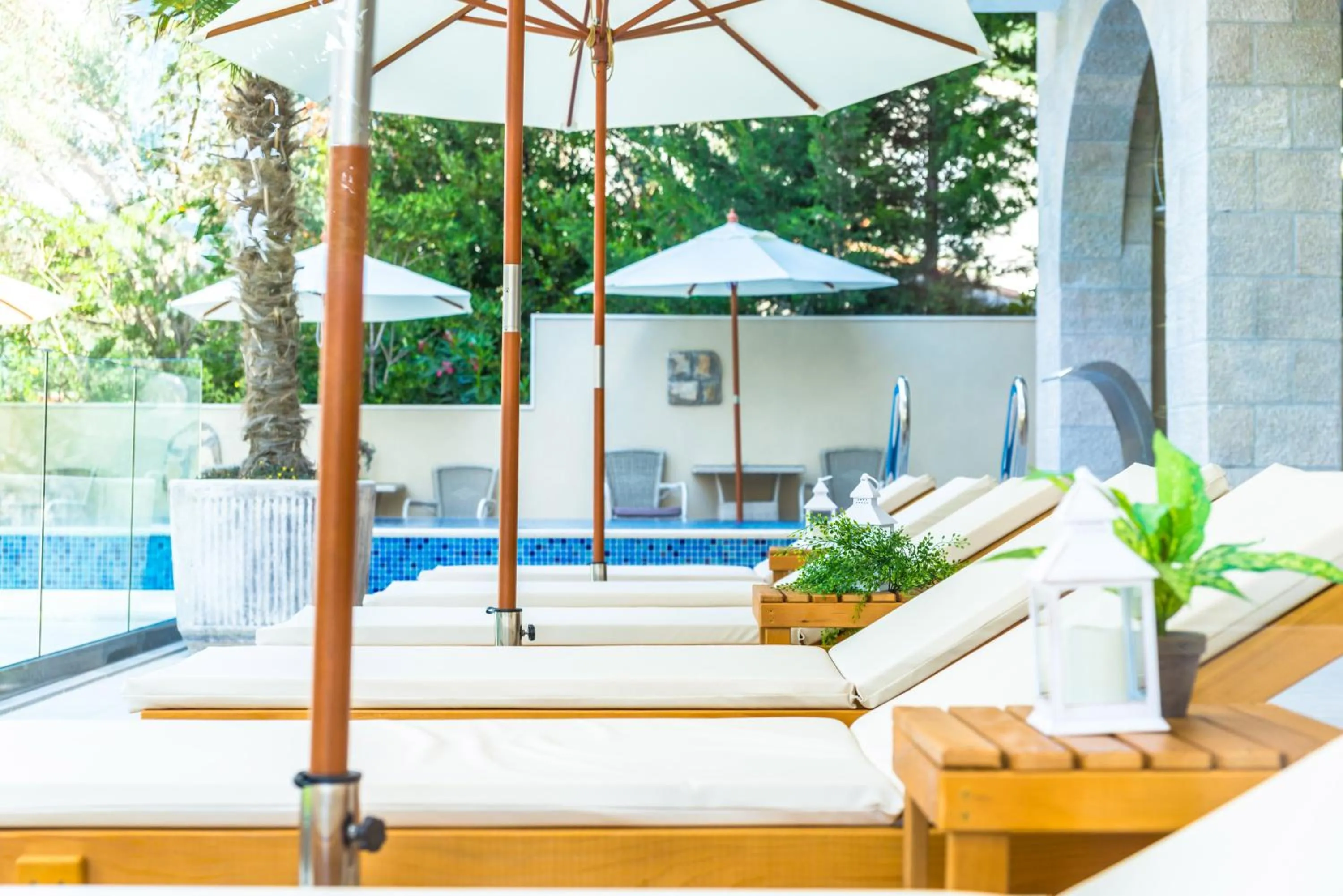 Pool view in B&B Amfora