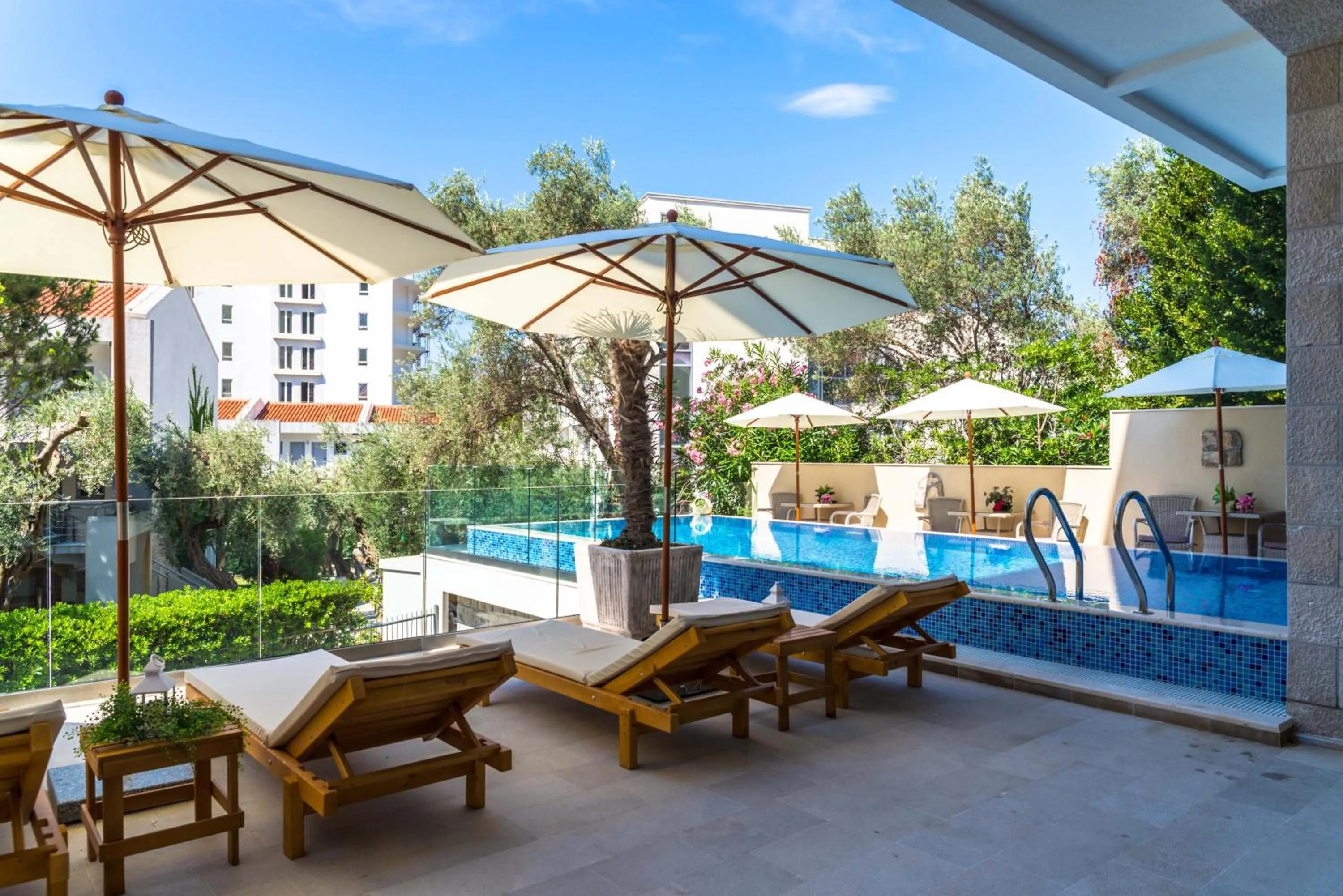 Swimming pool in B&B Amfora