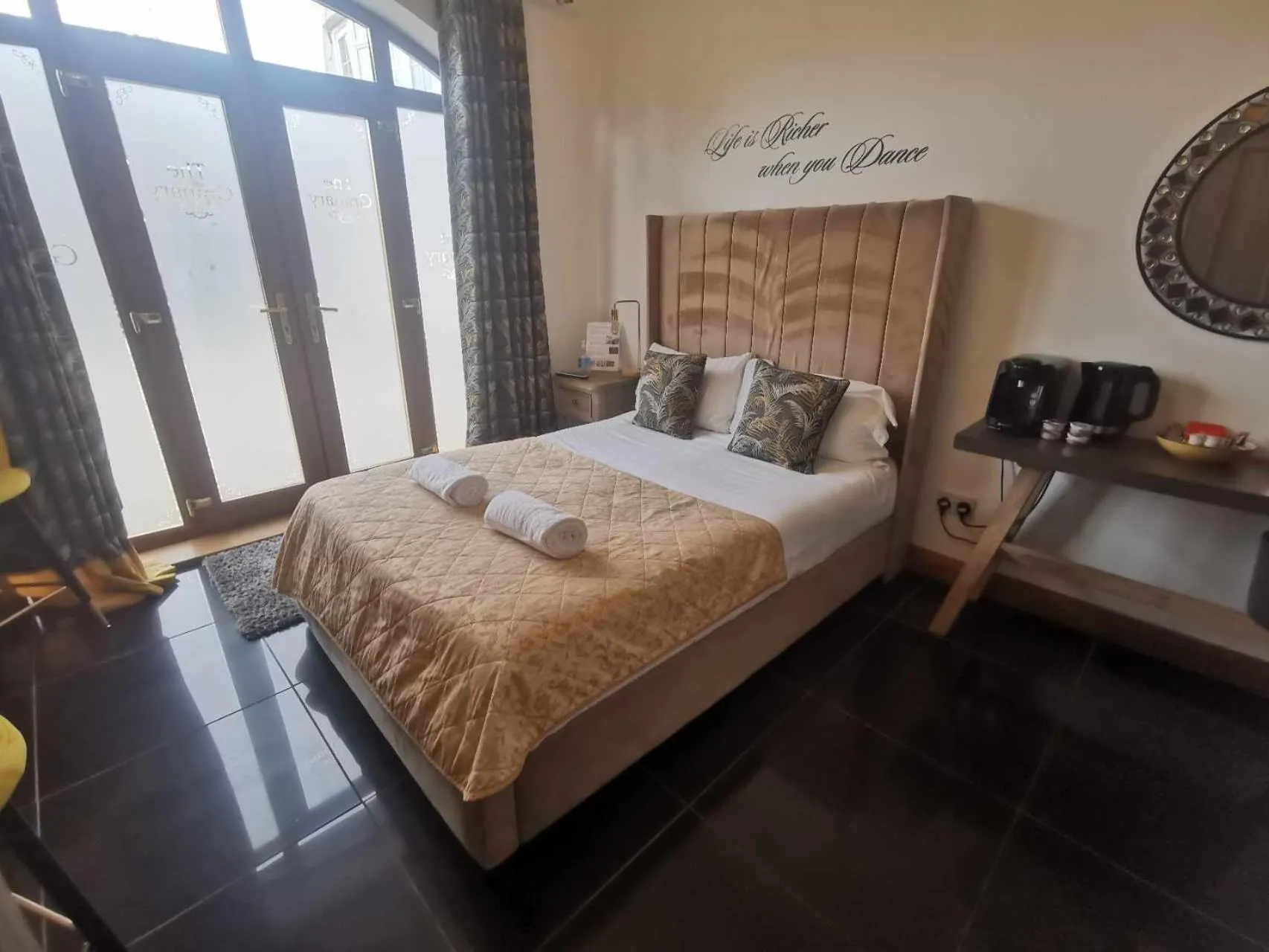 Bedroom, Bed in The Old Mill Rooms