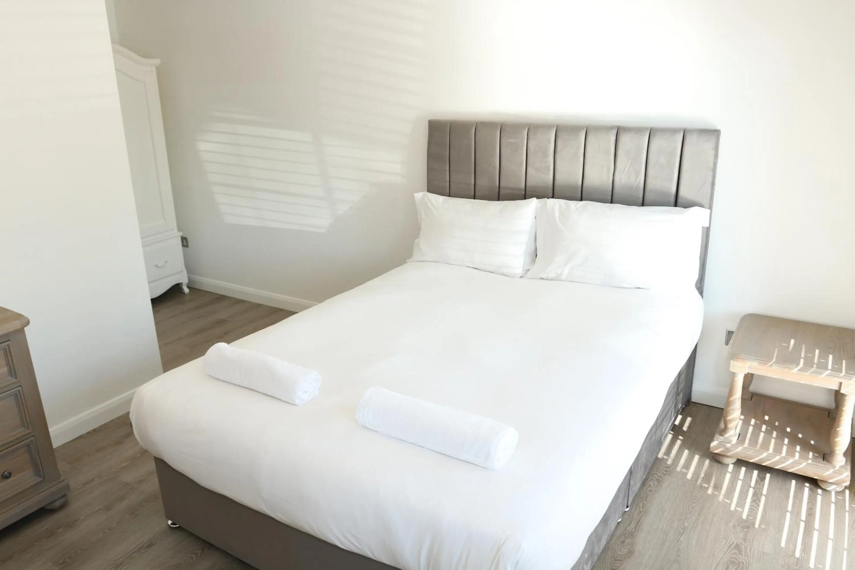 Bedroom, Bed in The Old Mill Rooms