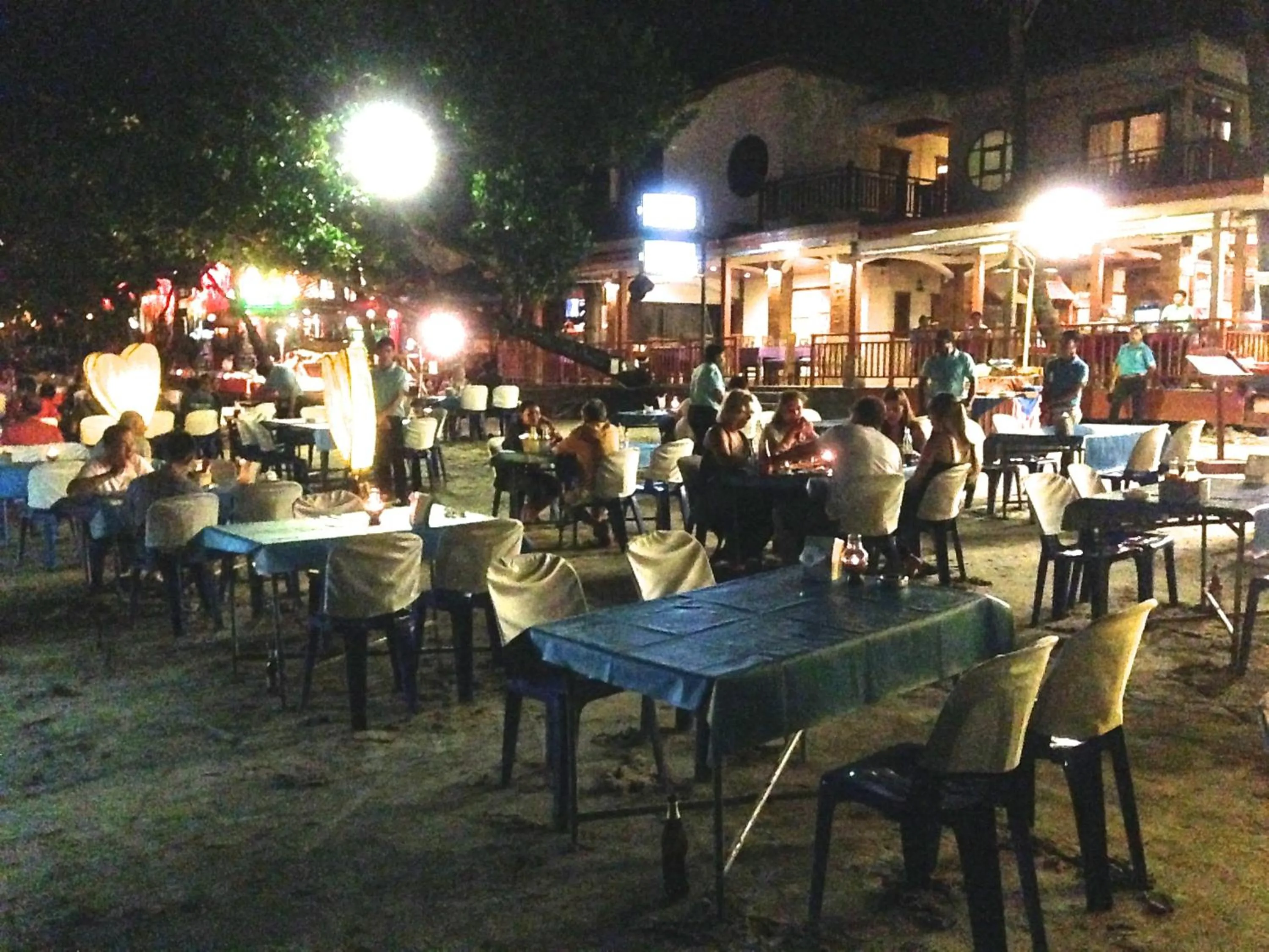 Restaurant/places to eat in Mac Resort Hotel