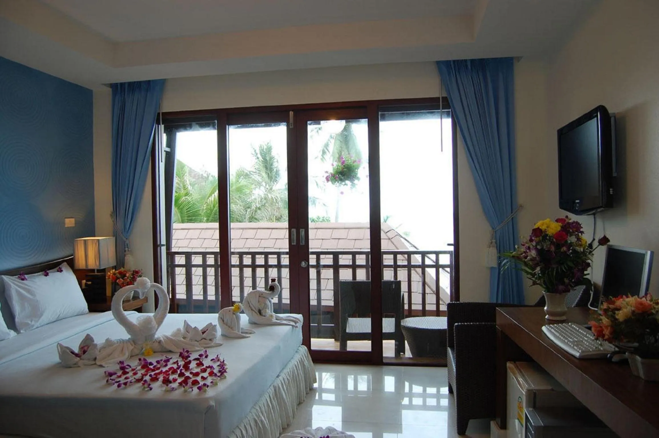 Bed in Mac Resort Hotel