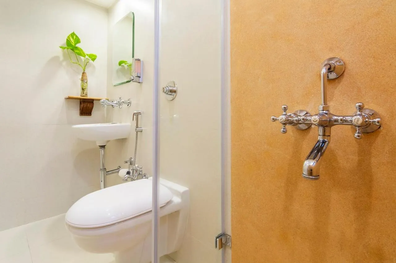 Toilet in Hotel Kemps Corner