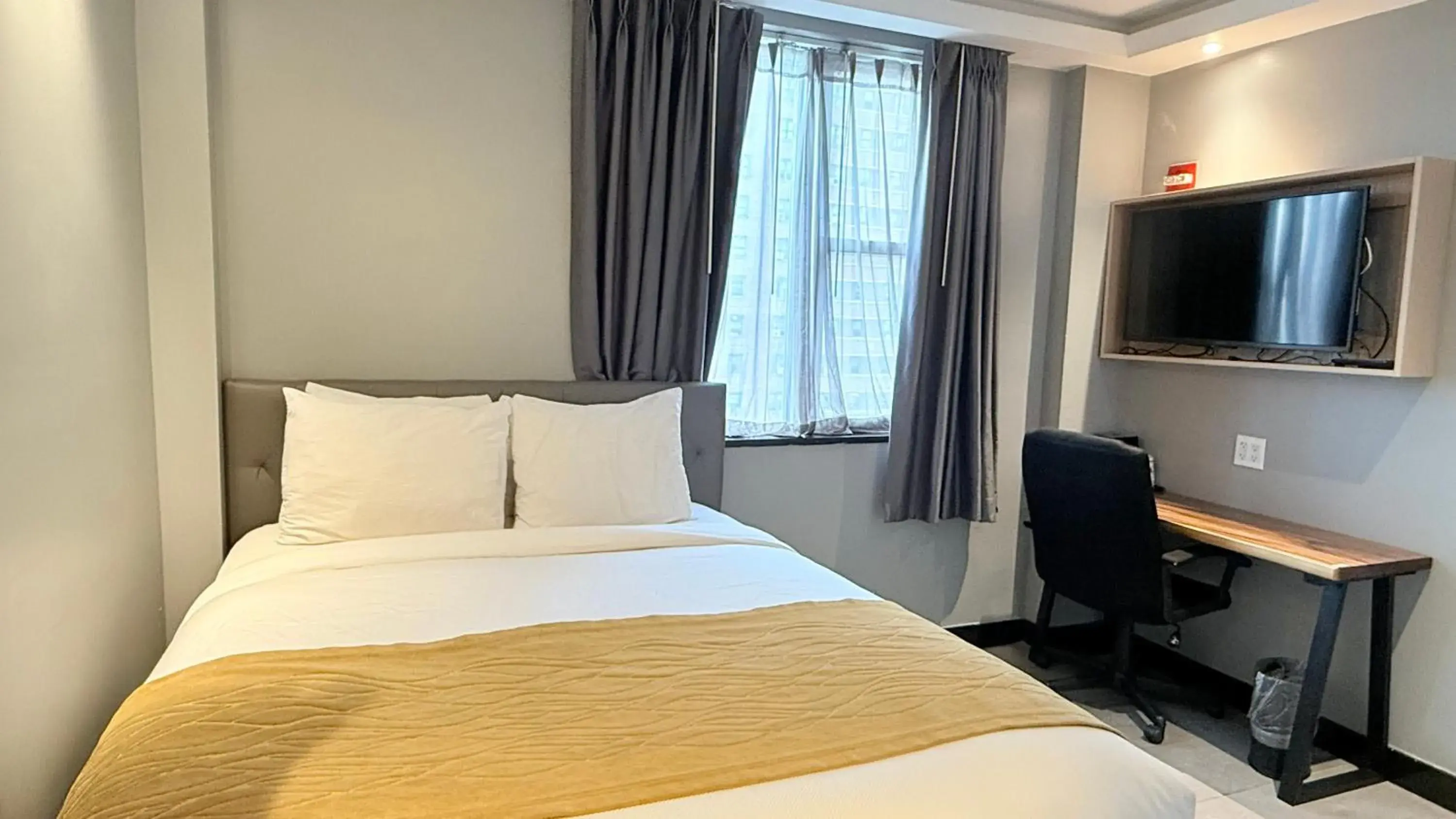 Photo of the whole room, Bed in Madison LES Hotel Photo of the whole room, Bed in Madison LES Hotel