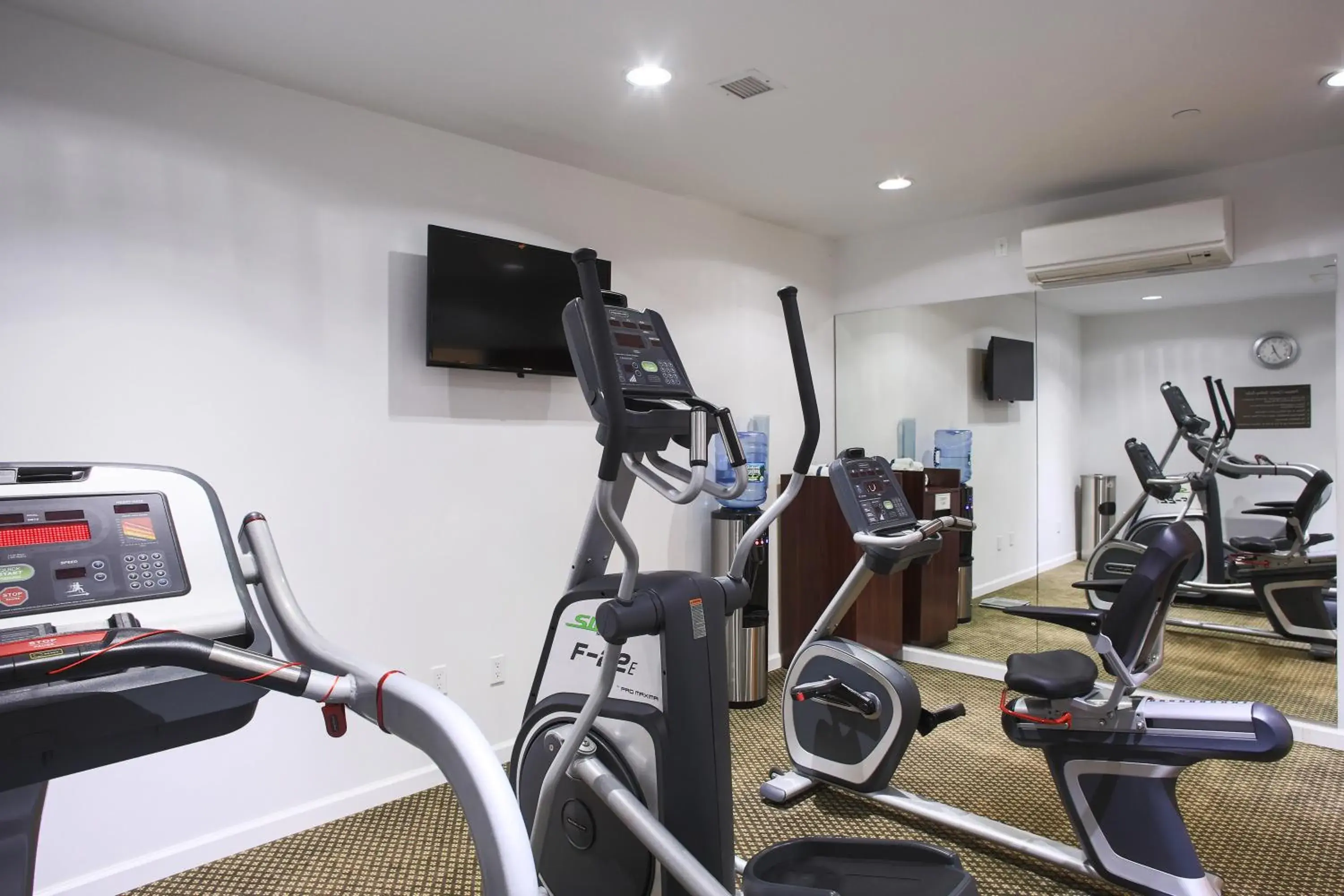 Fitness centre/facilities in Madison LES Hotel Fitness centre/facilities in Madison LES Hotel